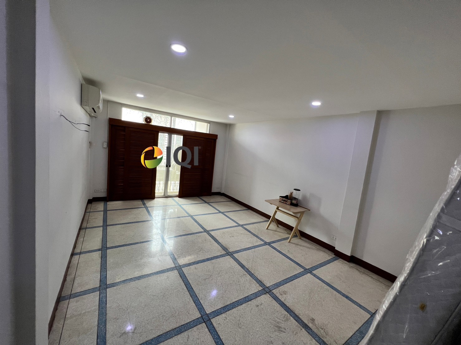 ขาย อาคารพาณิชย์ 4 ชั้นครึ่ง เลียบคลองผดุงกรุงเกษม