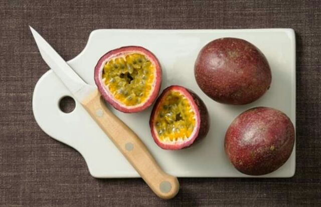 ต้นเสาวรส พันธุ์สีม่วง(รสหวาน)