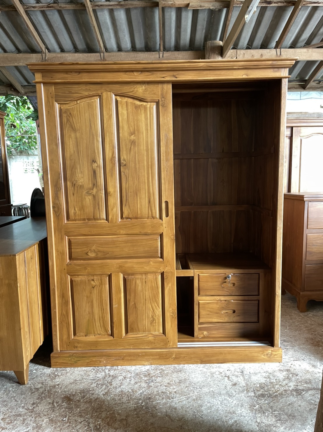 ตู้เสื้อผ้าบานเลื่อนปีกนก เต้าคู่ 1.5 ม. สูง 1.8 ม.