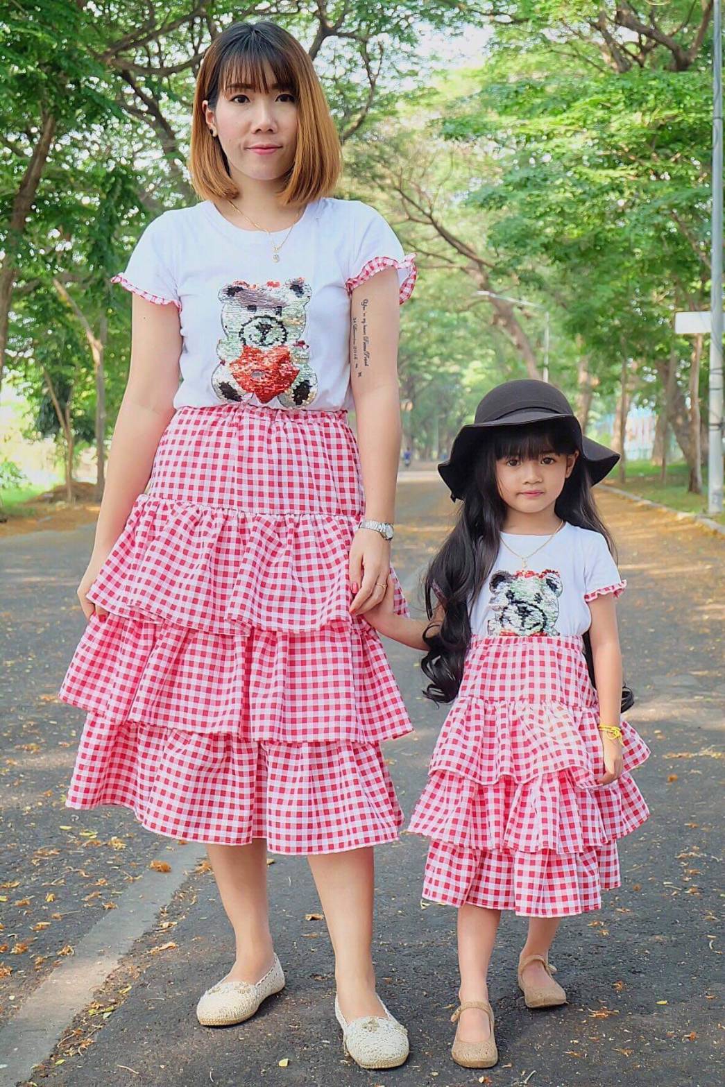 TO06/🔥พร้อมส่ง🔥ชุดเด็กผู้หญิง ชุดคู่แม่ลูก เสื้อสีขาวปักเลื่อมหมีสีแดง(หมีเปลี่ยนสีได้) //(ขายแยก