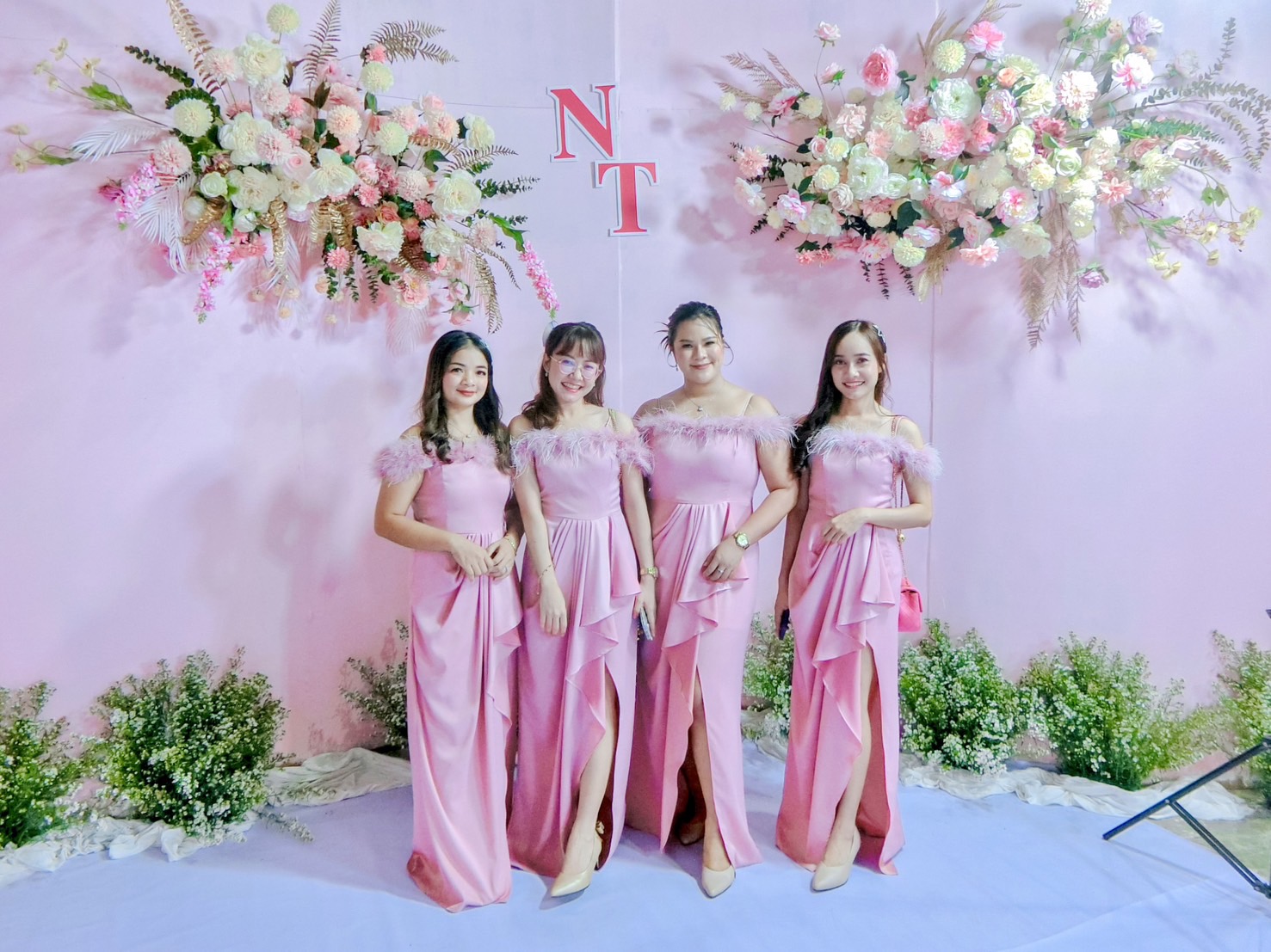บริการให้เช่า “ ชุดไปงานแต่งงาน ชุดเพื่อนเจ้าสาว ” 🌹 โปรโมชั่นทีมเพื่อนเจ้าสาว เช่าหลายชุด ยิ่งถูก ถูกที่สุด 🌹 บริการเช่าออนไลน์ จัดส่งทั่วประเทศ 🌹 มีไซส์ S - 7XL มีหลายธีมสีให้เลือก 💬 ติดต่อ-สอบถาม └ เบอร์โทร 096-3800134 / 074-820571 └ Line : @rentsompanshop