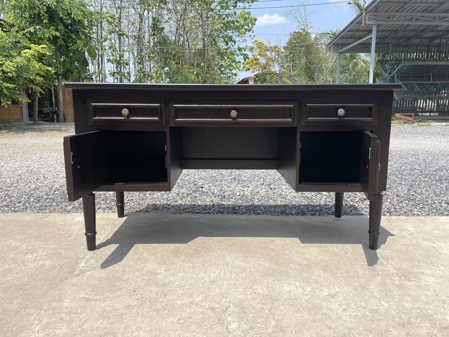 โต๊ะทำงานคลาสสิค