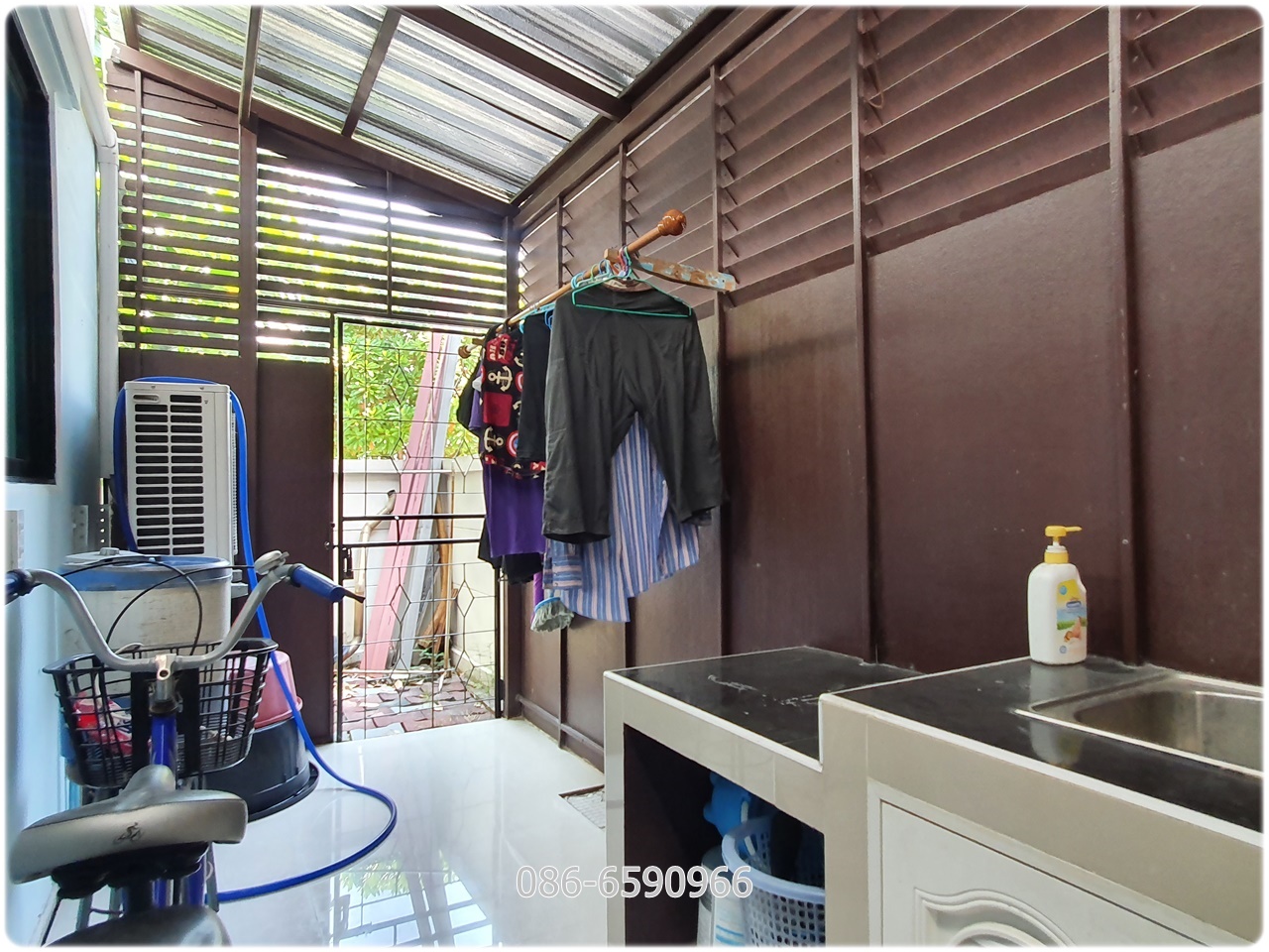 ขายบ้านทาวน์โฮม 2 ชั้น โมดิ วิลล่า ปิ่นเกล้า – วงแหวน 3 ห้องนอน 2 ห้องน้ำ จอดรถได้ 2 คัน พื้นที่ใช้สอย 122 ตร.ม. หลังมุม 26.1 ตร.ว. พื้นที่เยอะ บรรยากาศดี ราคาถูก