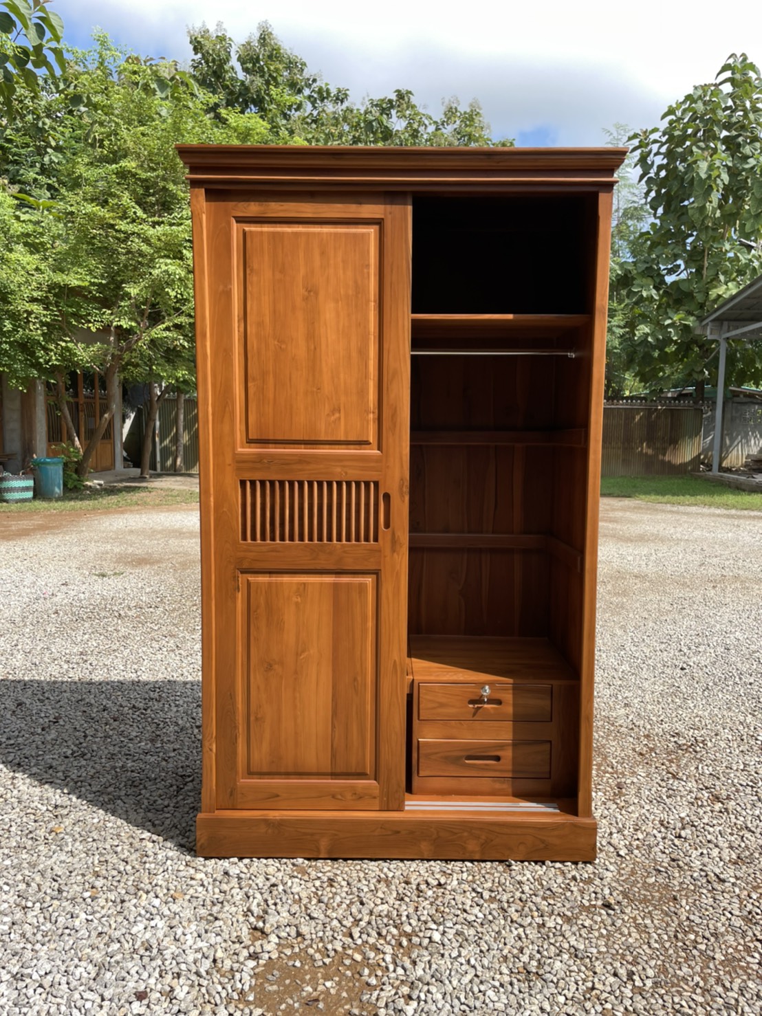 ตู้เสื้อผ้าบานเต้าตรงซี่กลาง