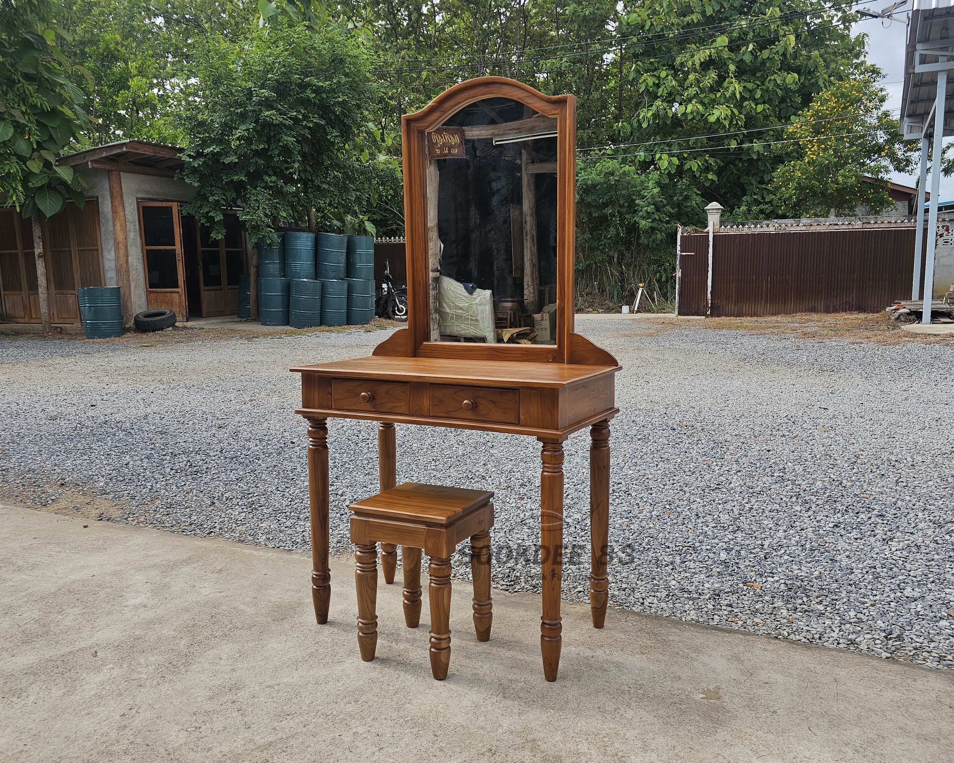 โต๊ะเครื่องแป้งไม้สัก ขากลึง (สีสัก)