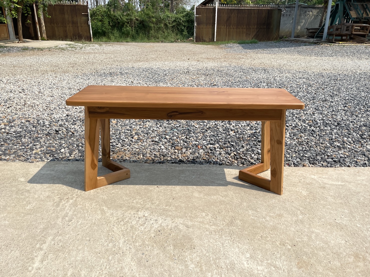 ม้านั่งยาวขาซิกแซก