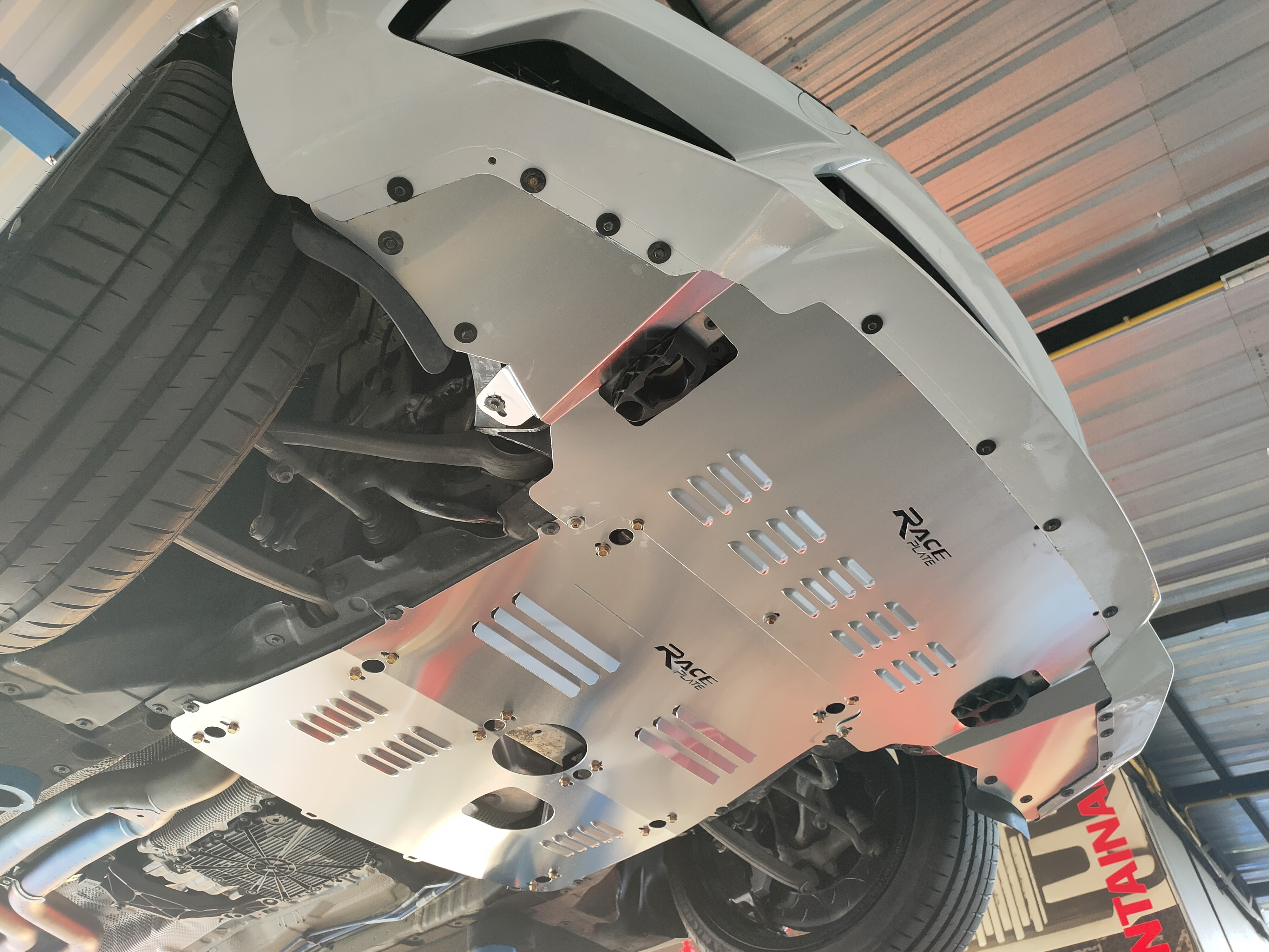 แผ่นปิดใต้ห้องเครื่อง แผ่นปิดใต้กันชนอลูมิเนียม BMW M2 Raceplate_Undertray