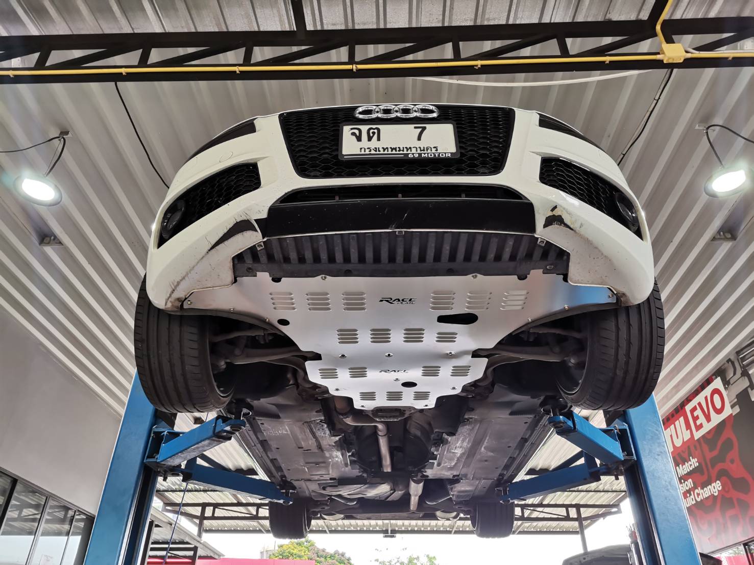 แผ่นปิดใต้ห้องเครื่องอลูมิเนียม Audi A5 2009 Raceplate_Undertray