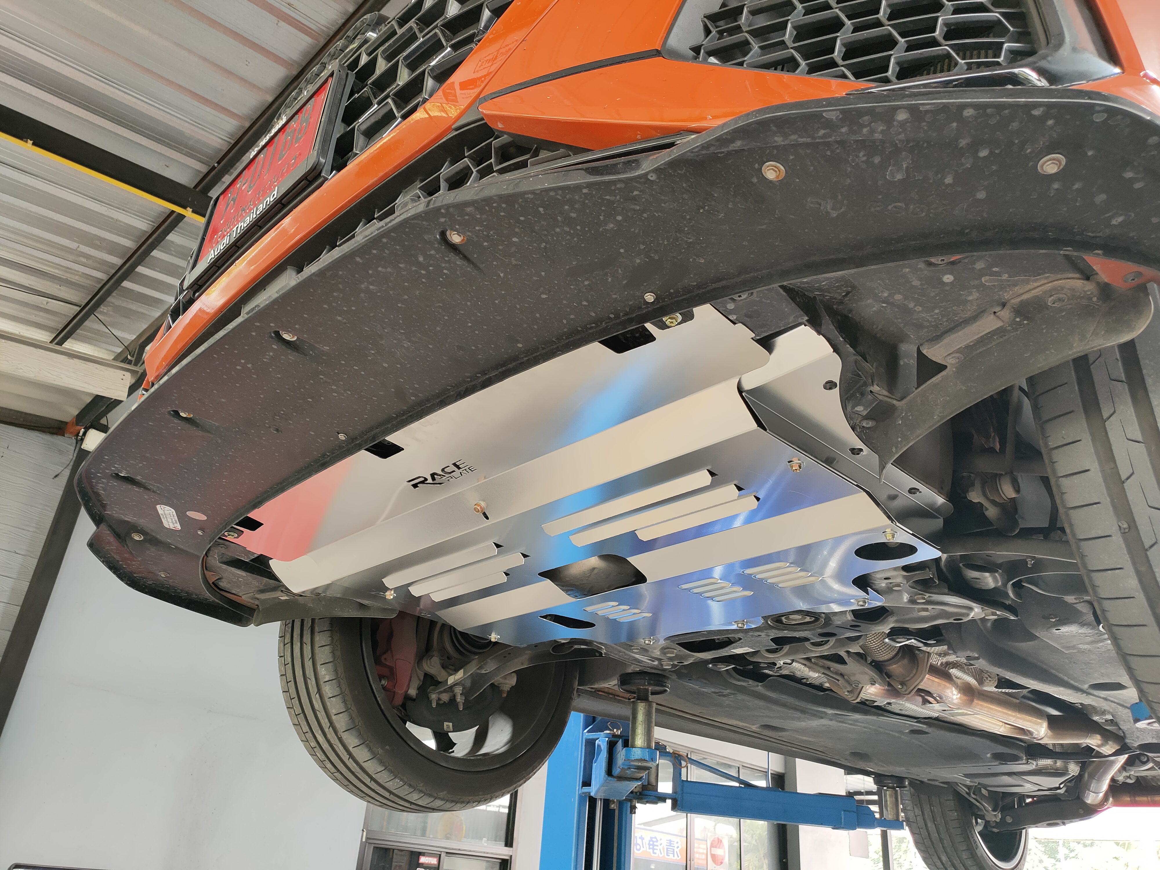 แผ่นปิดใต้ห้องเครื่องอลูมิเนียม Audi RS Q3 Raceplate_Undertray