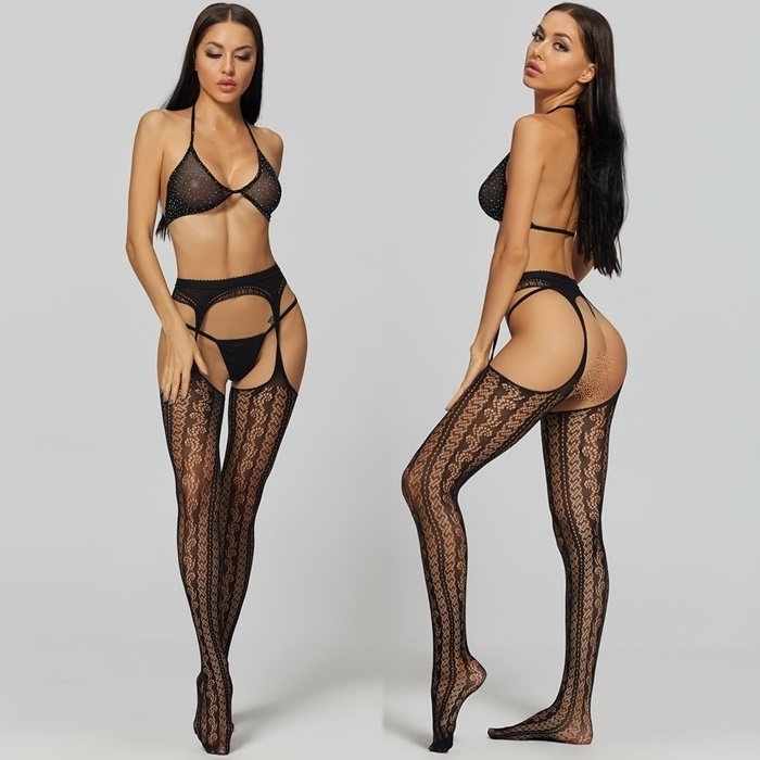 K160 ชุดชั้นในตาข่ายสีดำเซ็กซี่ ตัวชุดประกอบไปด้วยถุงน่องตาข่ายยาวระดับเอวมีลวดลายตามรูป จีสตริงผ้าสีดำ และ บราตาข่ายประดับเพชรเม็ดเล็กๆตามรูปนางแบบเลยค่ะ
