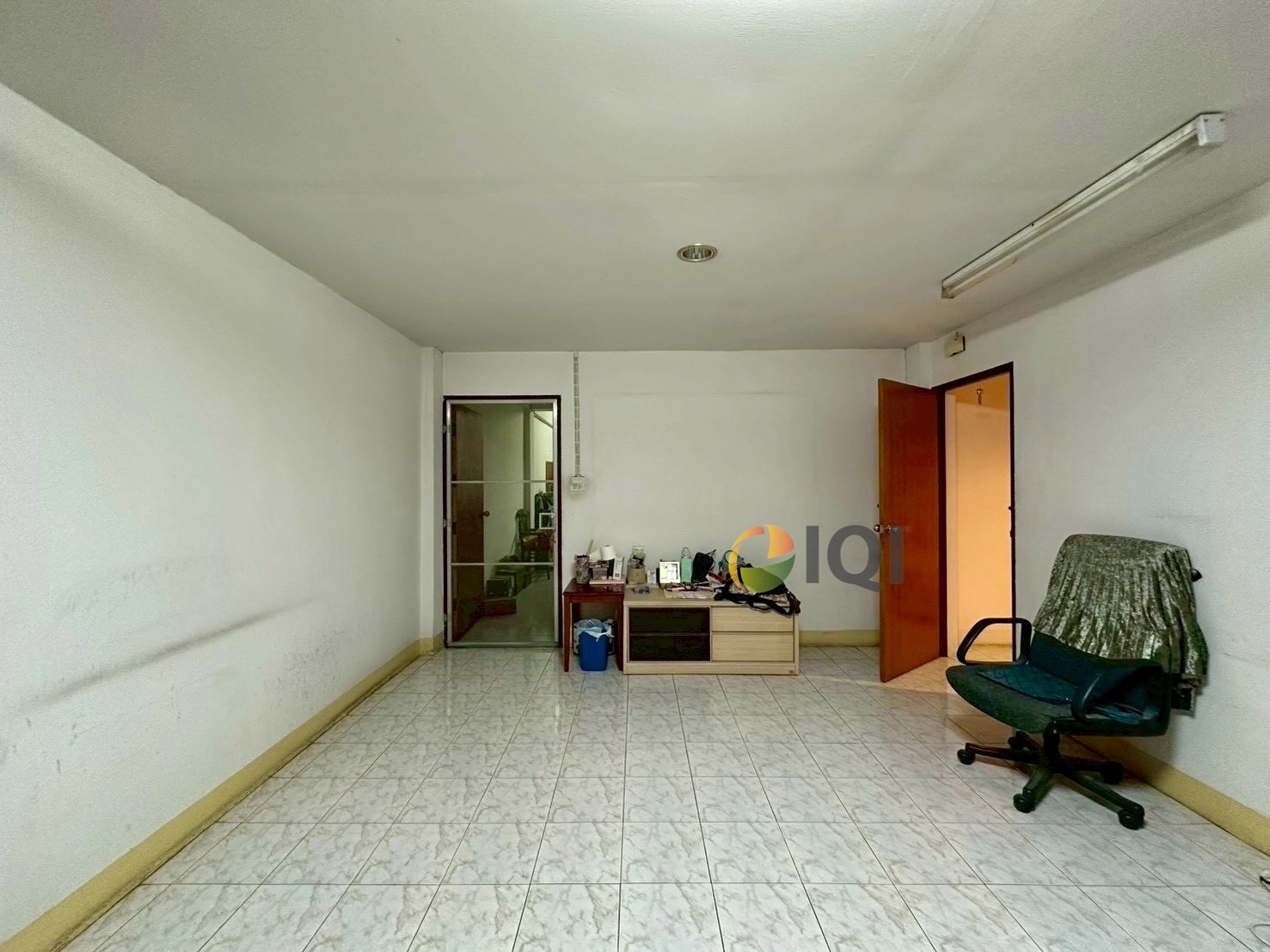 ขายอาคารพาณิชย์ 5 ชั้น 2 คูหาติดกัน ถนนหนามแดง - บางพลี ใกล้รถไฟฟ้า 2 สาย และใกล้ทางด่วน