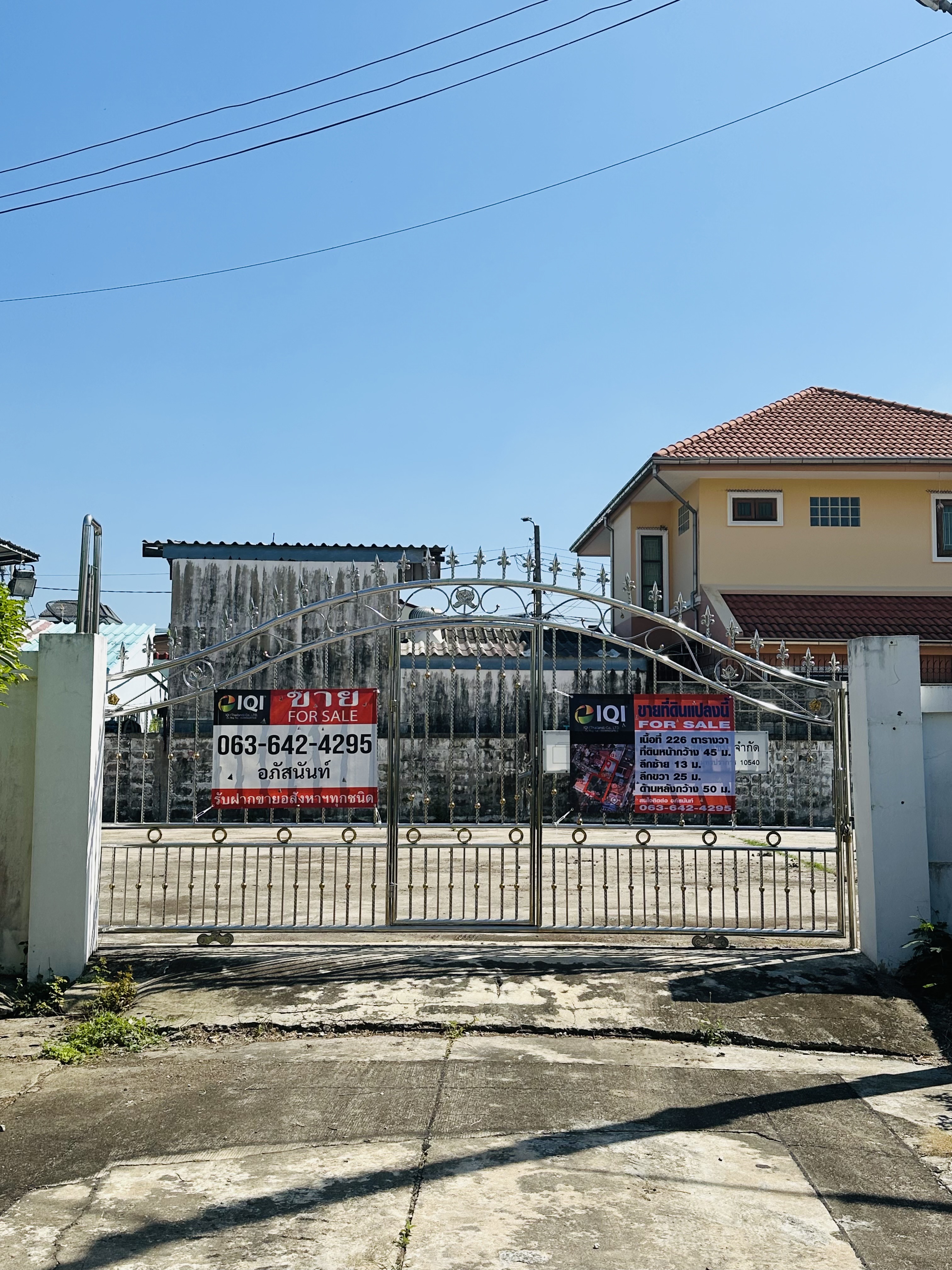 ขายที่ดินเปล่า โฉนด 2 แปลง ในหมู่บ้านปลาทอง ศรีนครินทร์ ติดMRT สายสีเหลือง (สถานีศรีด่าน)