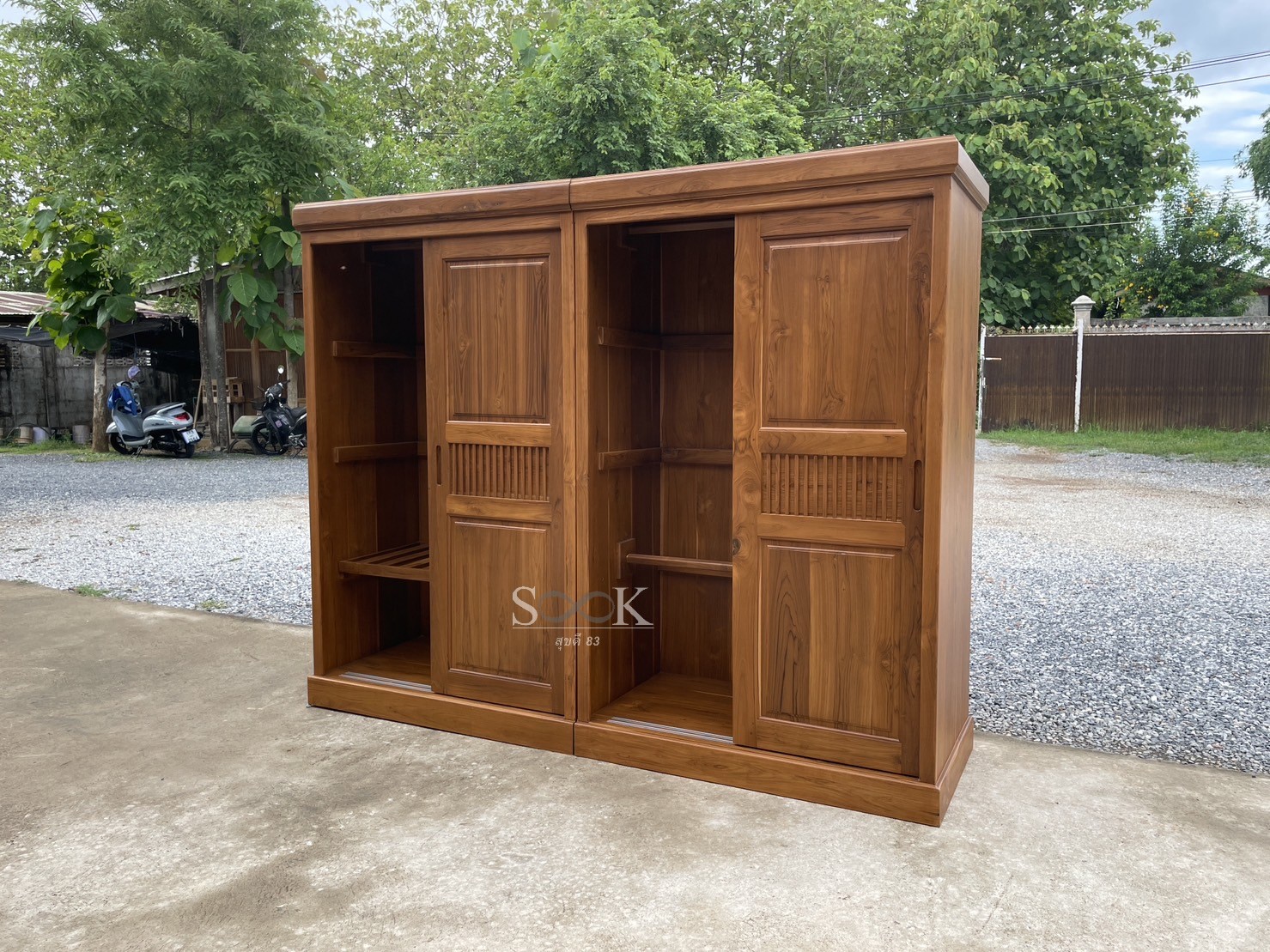 ตู้เสื้อผ้าบานเลื่อนประกบบัวเรียบ สูง 1.8 ม.