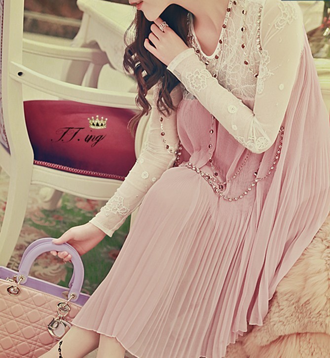 ชุดเดรสแขนกุด ผ้าชีฟองสีชมพูอัดพลีต ช่วงอก และไหล่ เป็นผ้าลูกไม้สีขาว ส่งฟรี ems