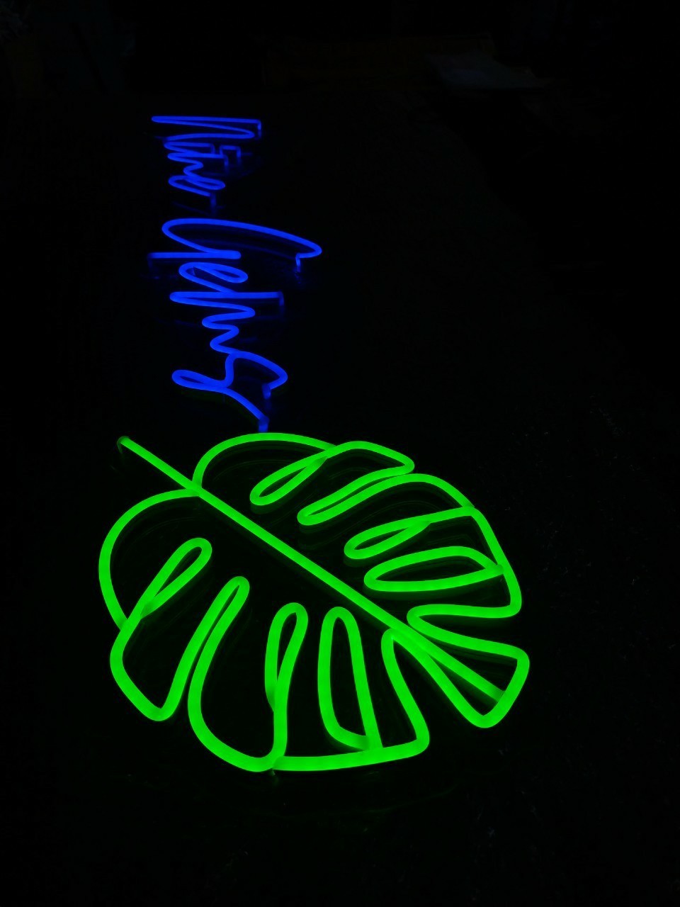 ป้ายไฟนีออน LED อะคริลิคใสรองหลัง