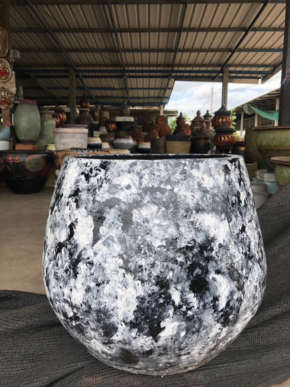 กระถางต้นไม้ทรงบาตร