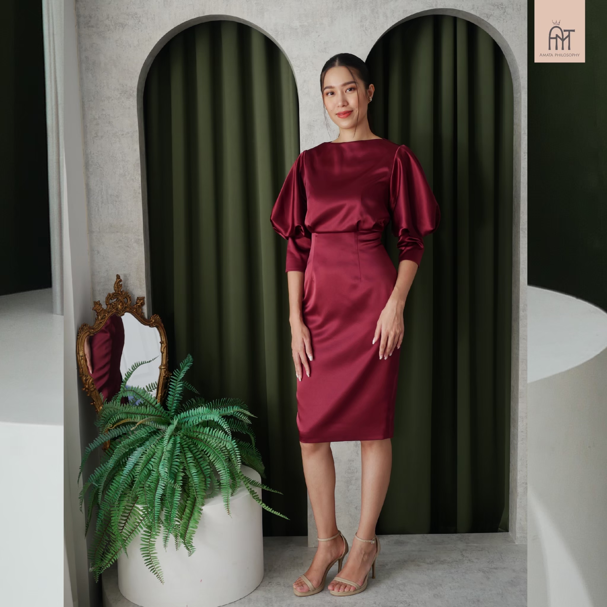 AMATA เดรสแขนพอง สีแดง