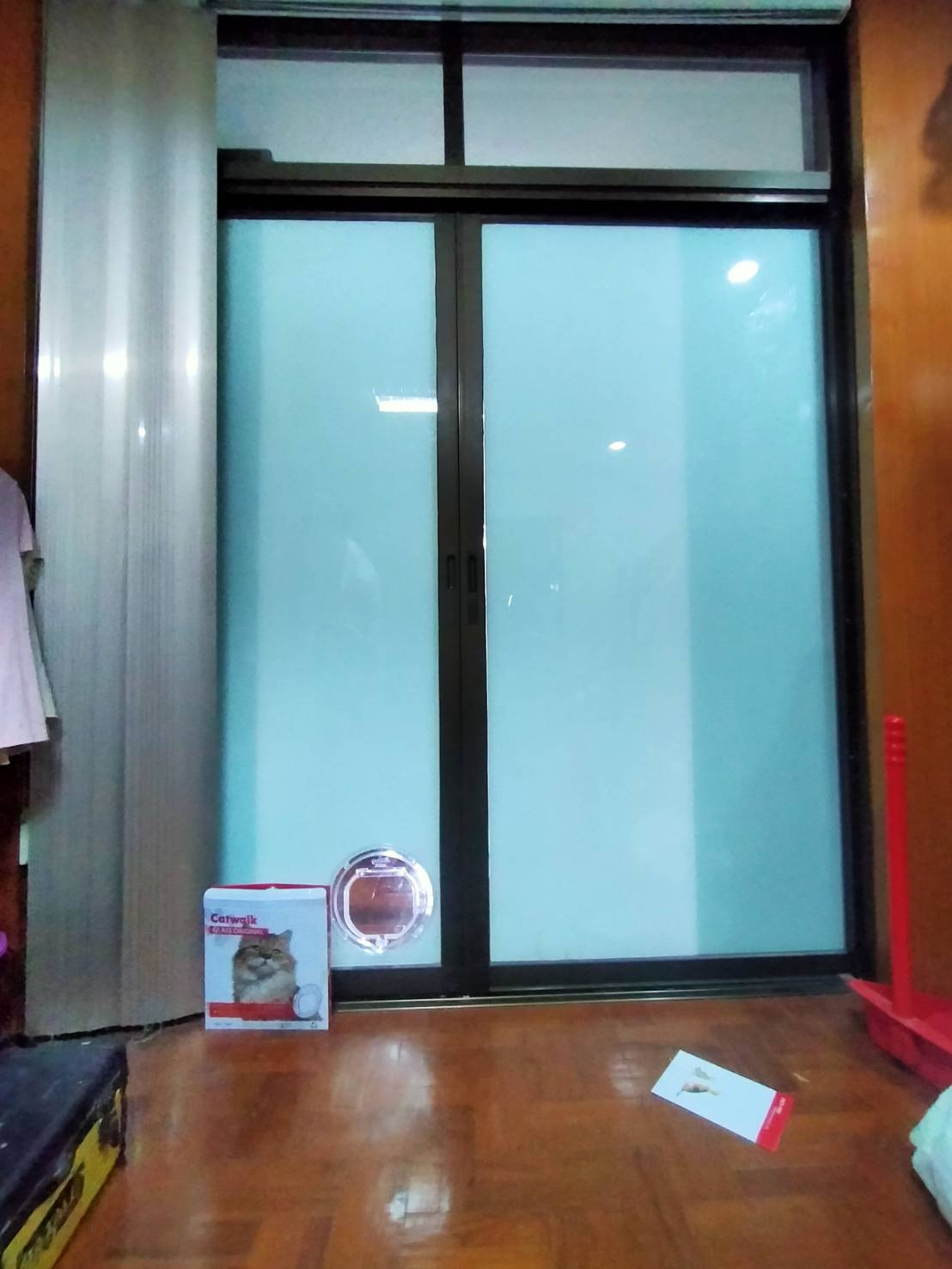 ประตูแมวติดกระจก