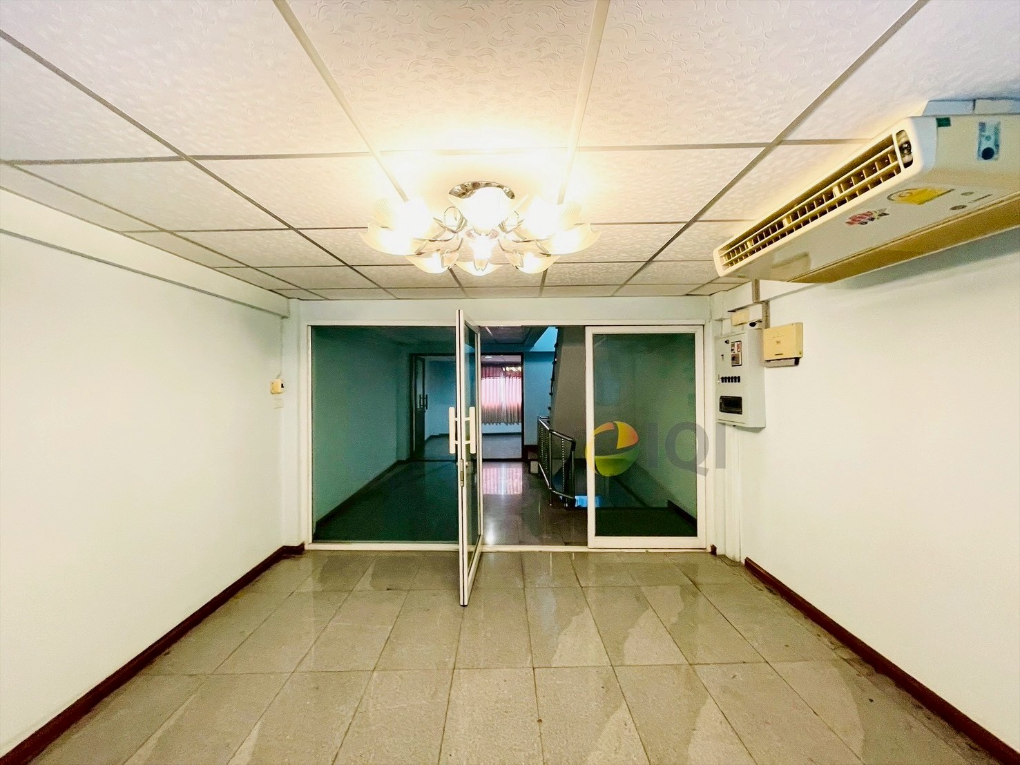 ขายอาคารพาณิชย์ 5 ชั้นครึ่ง ติดถนนอรุณอมรินทร์ ทำเลดีสามารถทำธุรกิจได้หลายอย่าง