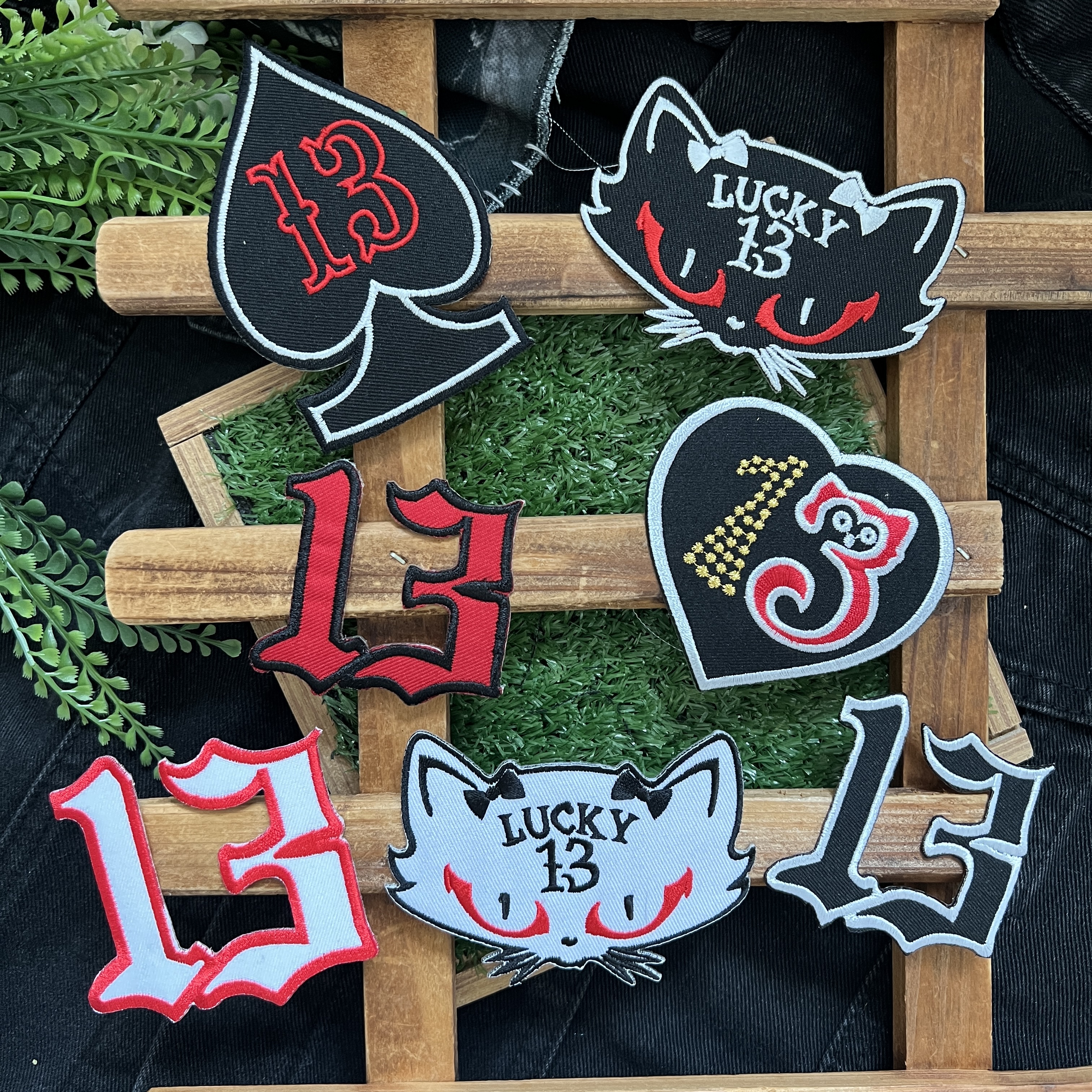 เลข 13 Lucky Number ตัวรีดติดเสื้อ อาร์มรีด อาร์มปัก ตกแต่งเสื้อผ้า หมวก กระเป๋า แจ๊คเก็ตยีนส์ Hipster Embroidered Iron on Patch