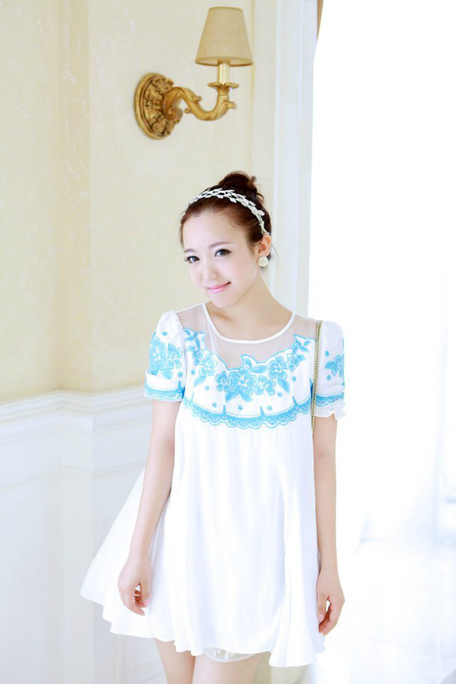 เสื้อตัวยาว หรือ mini dress ผ้าฝ้ายสีขาว ส่งฟรี ems