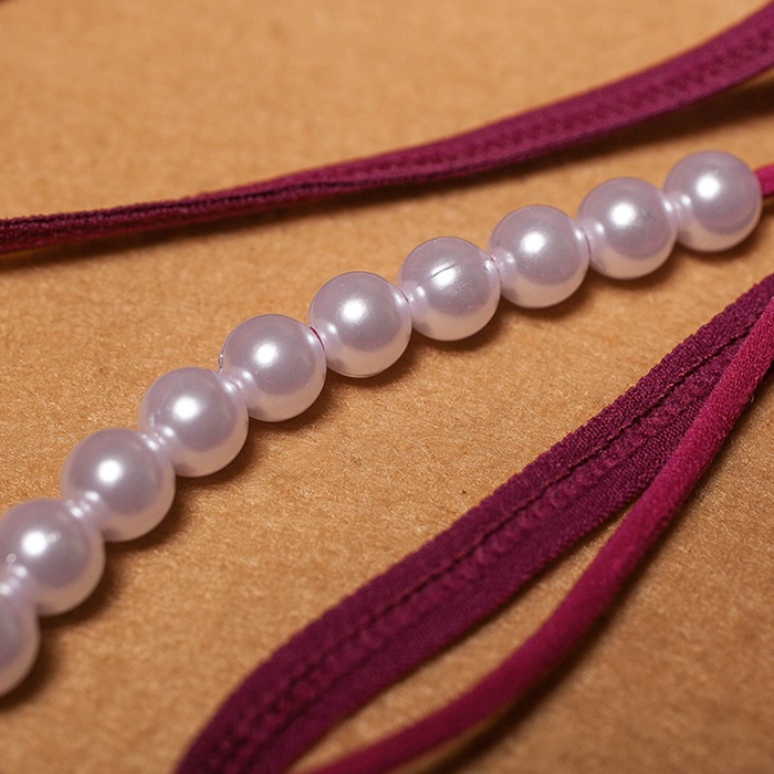 NA012 จีสตริงผีเสื้อร้อยมุกสุดเซ็กซี่ จีสตริงเปิดเป้าเป็นสายยางยืดด้านหน้าแต่งผีเสื้อช่วงล่างเปิดเป้ามีสายร้อยมุกผ่ากลางตามรูป