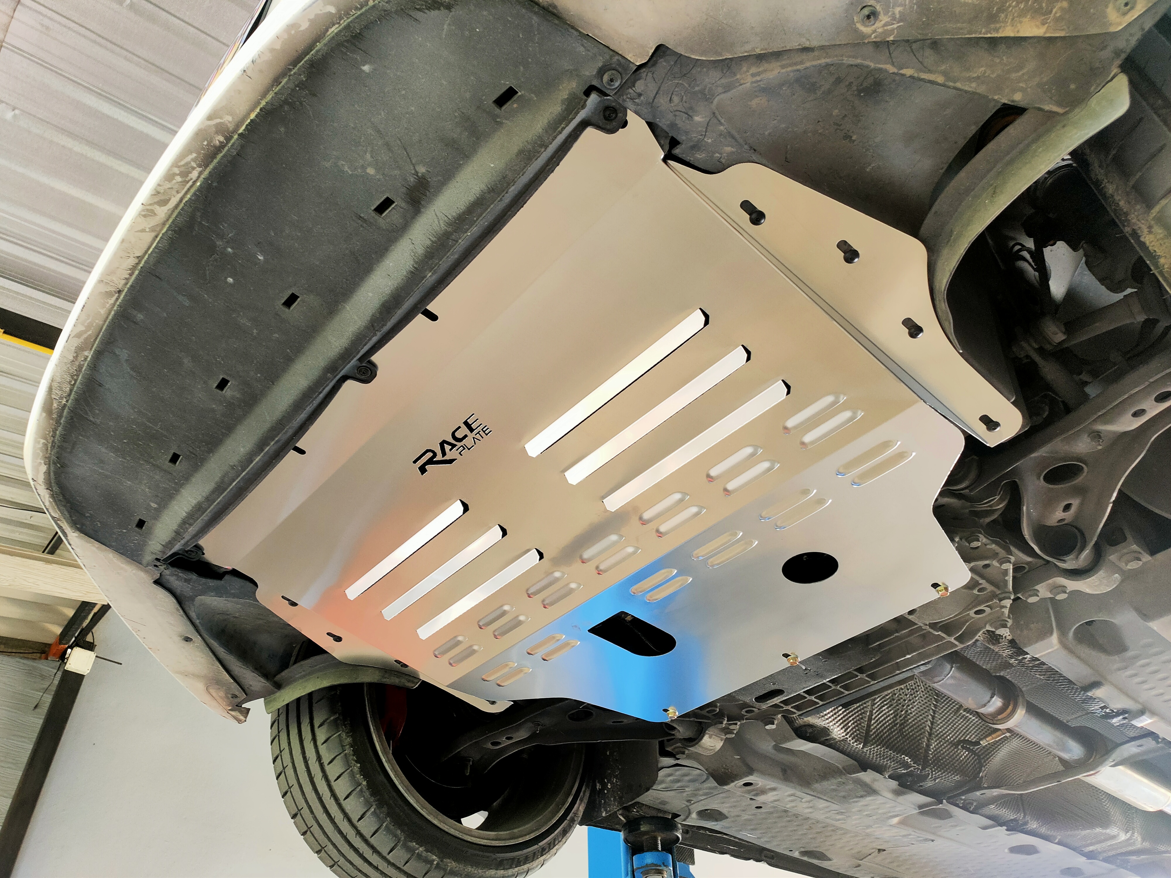 แผ่นปิดใต้ห้องเครื่องอลูมิเนียม Volkswagen Scirocco Raceplate_Undertray