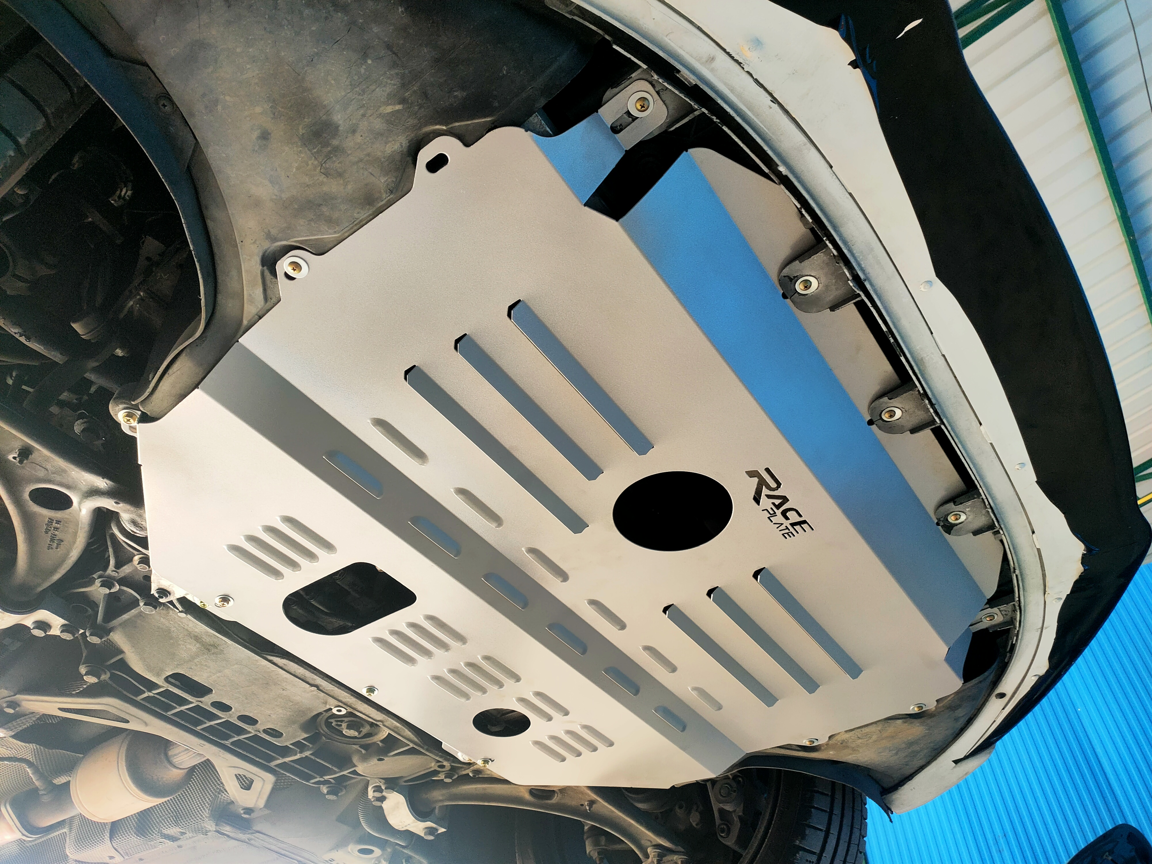 แผ่นปิดใต้ห้องเครื่องอลูมิเนียม Audi TT MK2 2006-14 Raceplate_Undertray