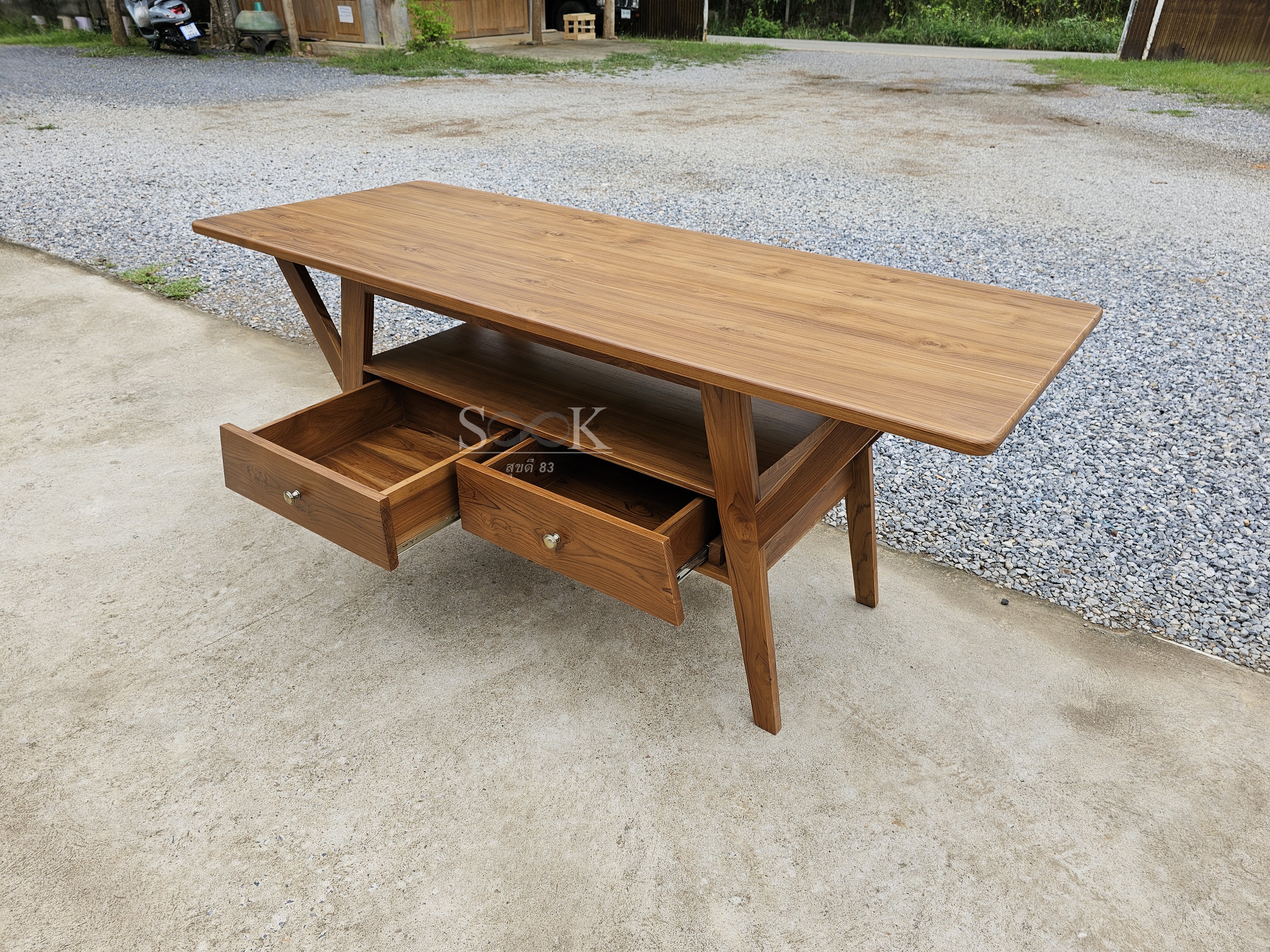 โต๊ะกลางขาเอียง