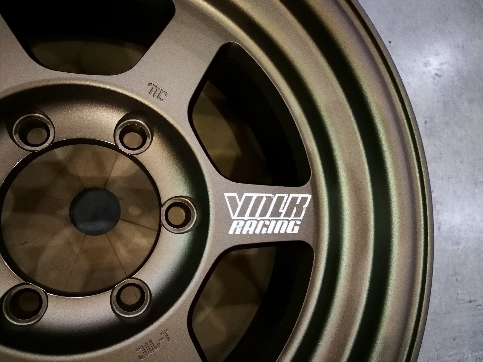 TE37X 16x8+0 6-139.7 BR