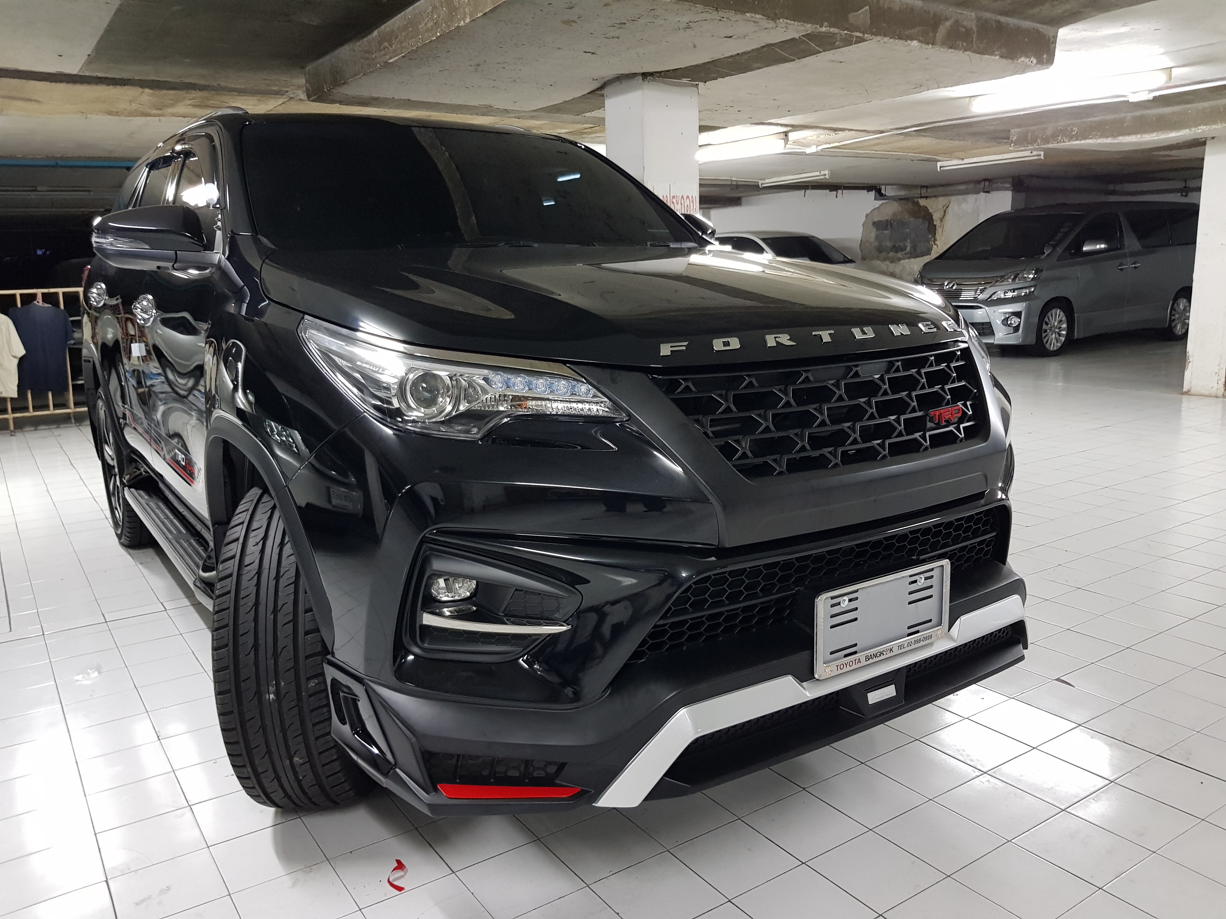 ชุดแต่ง Fortuner TRD V.2 รุ่น Vazooma XT ชุด 4 ชิ้น