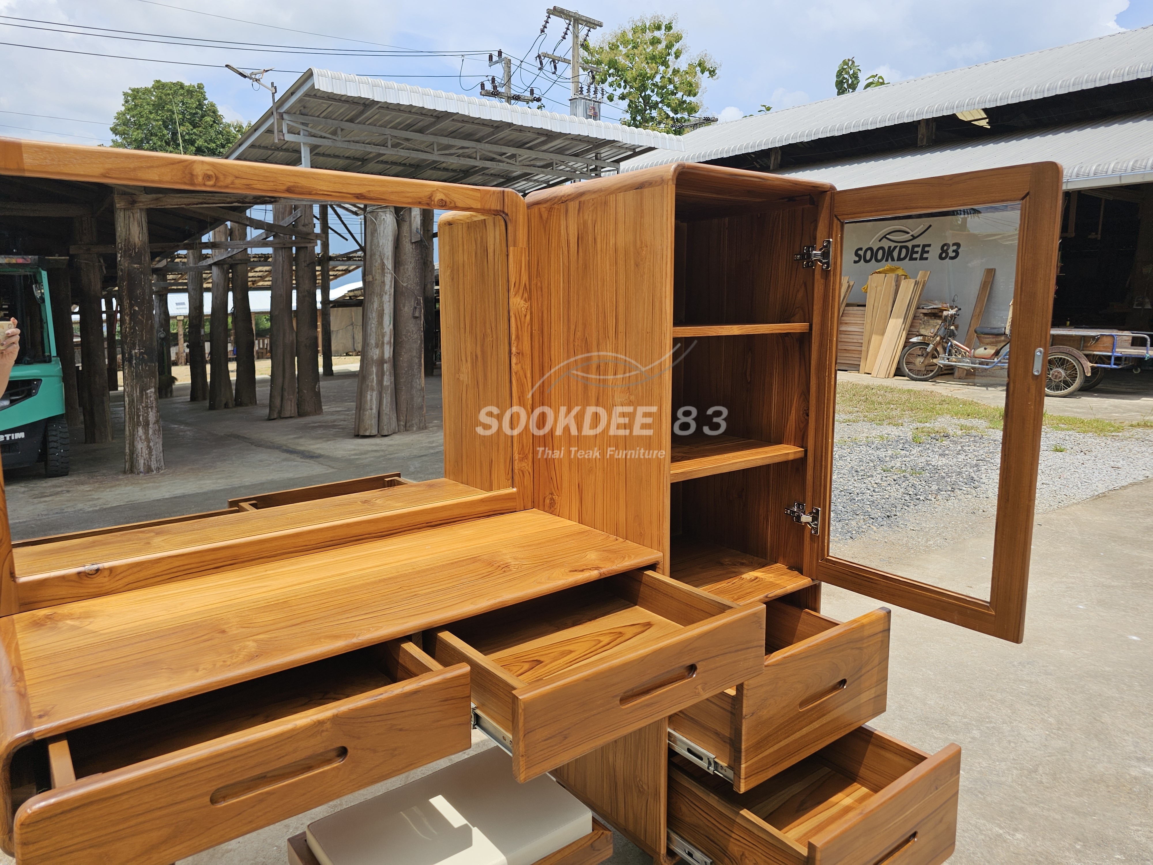 โต๊ะเครื่องแป้งมินิมอลผสมตู้กระจก