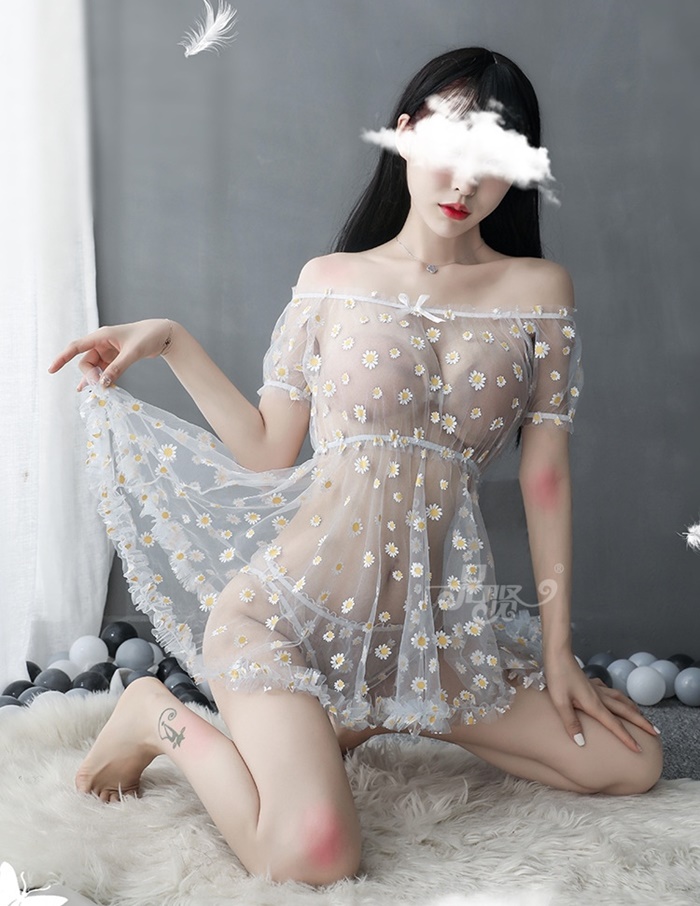 N824 ชุดนอนเซ็กซี่ ชุดนอนอีโรติกเป็นผ้าซีทรูลายดอกเดซี่สวมใส่แบบชุดปาดไหล่ ตัวชุดจั้มเอวแต่งแขนตุ๊กตามาพร้อมกางเกงในซีทรูลายดอกเดซี่เข้าชุดตามรูปถ่ายสินค้าจริง