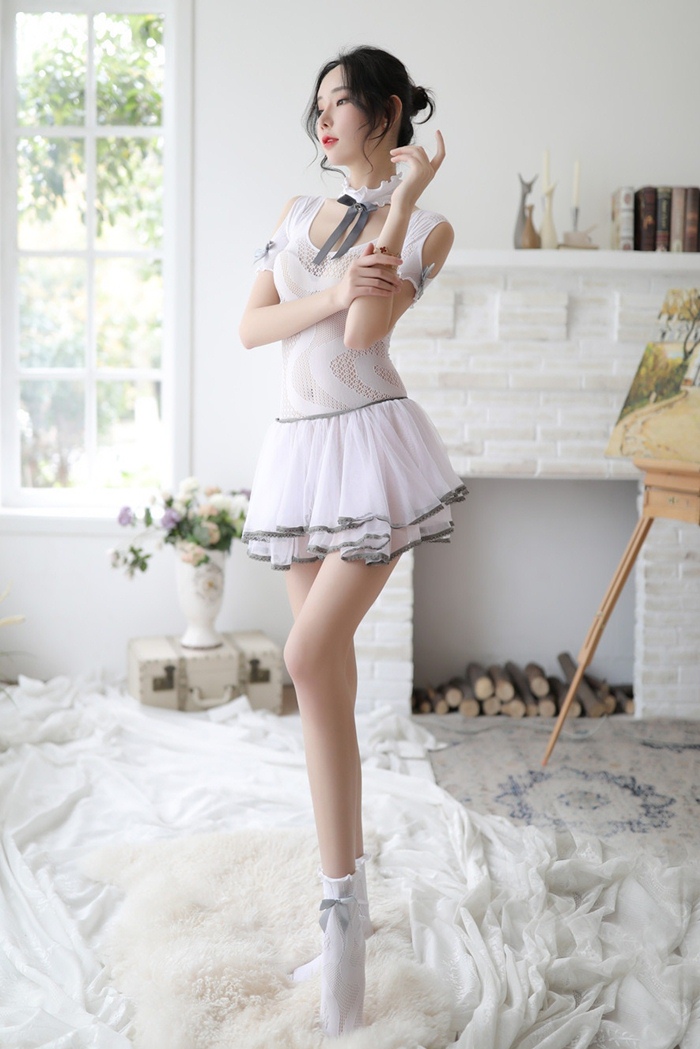 K341 ชุดตาข่ายแฟนซี ชุดตาข่ายเซ็กซี่มาในสไตล์แบบชุดคุณหนู ตัวชุดเป็นตาข่ายแขนสั้นผสมกับกระโปรงสั้นผ้าซีทรูสีขาวแต่งโบว์และกุ๊นขอบลูกไม้สีเทา มาพร้อมปลอกคอติดโบว์และถุงเท้าน่ารักๆตามรูปถ่ายสินค้าจริงเลยค่ะ