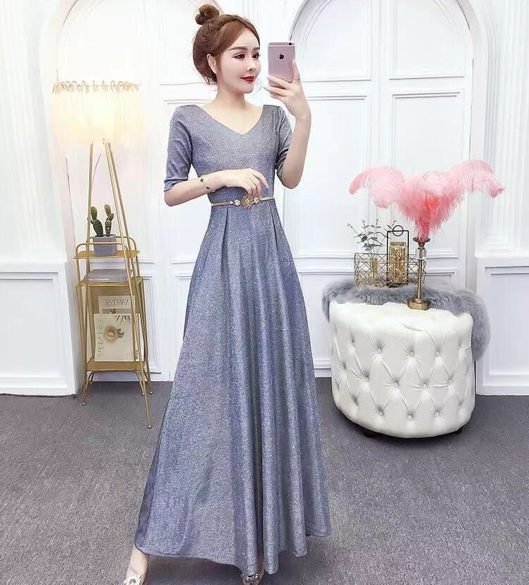ชุดราตรีผ้ากลิสเตอร์ สีเทาเงิน แถมเข็มขัดสีทอง ส่งฟรี ems