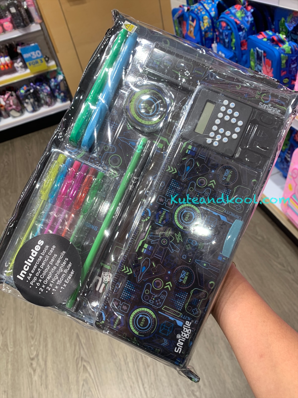 เซ็ตกล่องดินสอ Smiggle pop out A4- black game