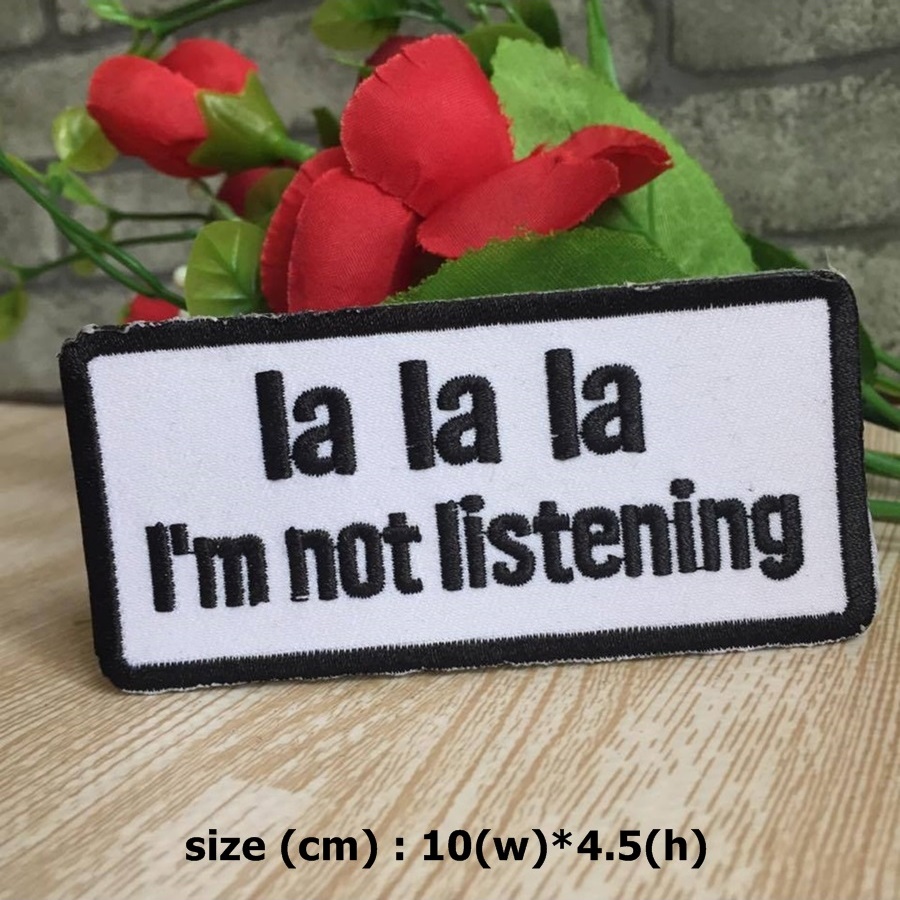 La la la i'm not listening ตัวรีดติดเสื้อ อาร์มรีด อาร์มปัก ตกแต่งเสื้อผ้า หมวก กระเป๋า แจ๊คเก็ตยีนส์ Quote Embroidered Iron on Patch