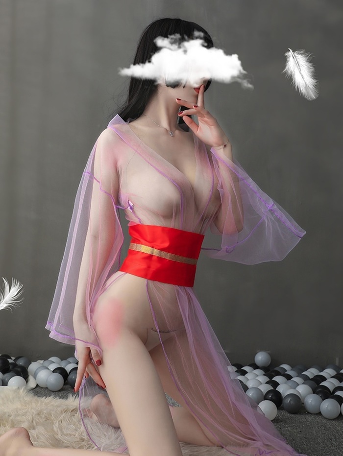 N828 ชุดนอนเซ็กซี่ ชุดนอนไม่ได้นอนมาในสไตล์แบบชุดกิโมโน ตัวชุดเป็นผ้าซีทรูสีม่วงอ่อนแขนยาวกว้างแบบกิโมโนสวมใส่แบบคลุมไหล่แล้วรัดด้วยแถบผ้าคาดเอวสีแดงตามรูป ***ผ้าคาดเอวค่อนข้างยาวค่ะ