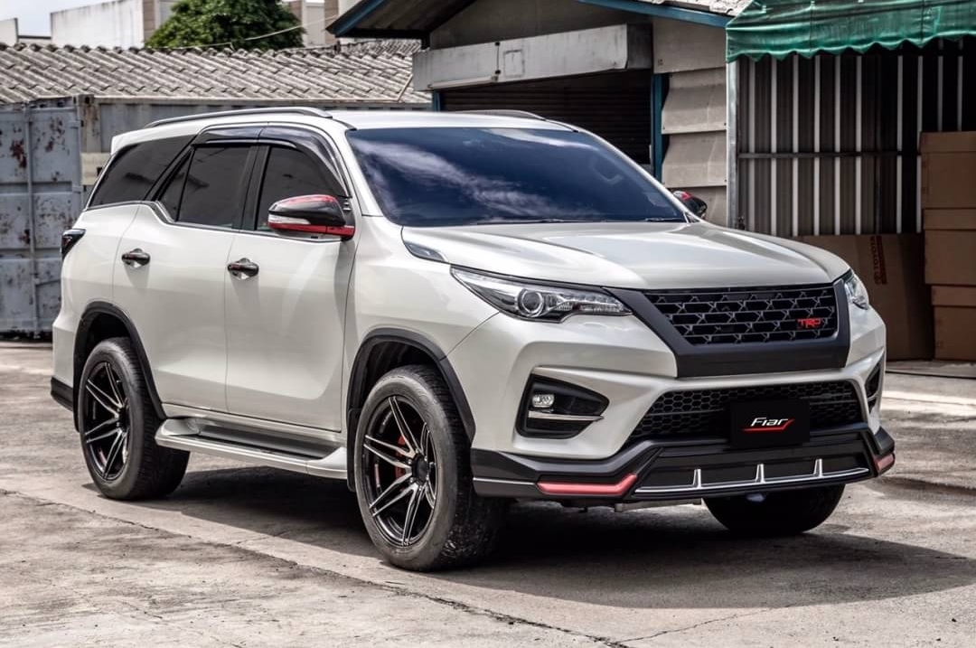 ชุดแต่ง Fortuner TRD V.2 รุ่น Fair FD2-GT(ตัดแดง) ชุด 2 ชิ้น