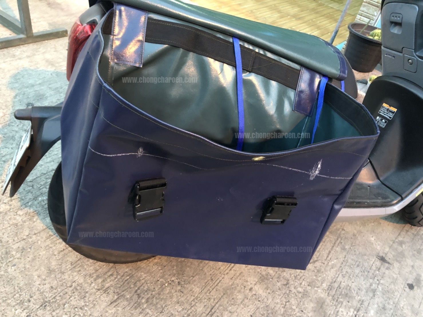 กระเป๋า ไปรษณีย์ นสพ มอเตอร์ไซค์ ขนาด XL (มีฝา) จัมโบ้ (ยาวxกว้างxสูง=55x31x39 ซม)