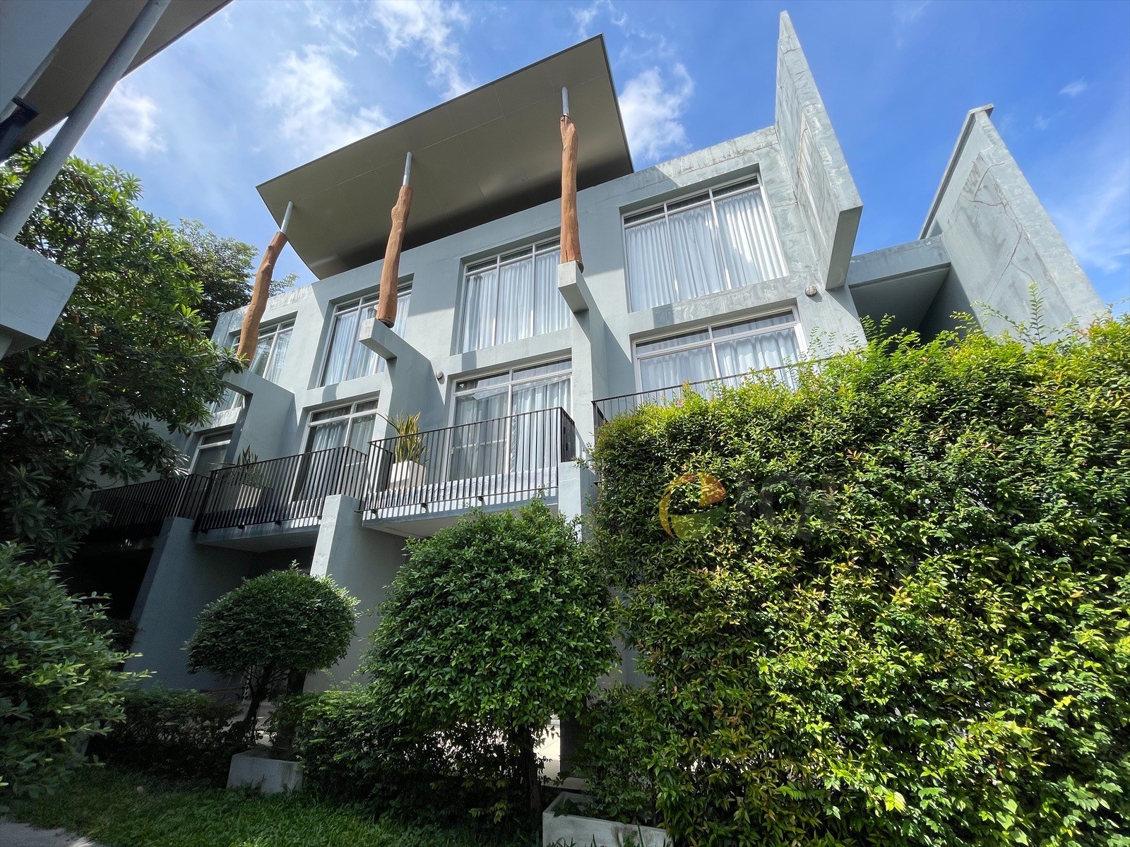 ขาย Luxury resort hostel Serviced Residence ถนนบางนาตราด กม.26