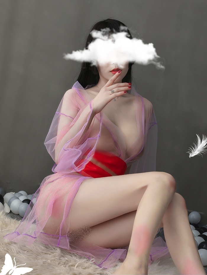 N828 ชุดนอนเซ็กซี่ ชุดนอนไม่ได้นอนมาในสไตล์แบบชุดกิโมโน ตัวชุดเป็นผ้าซีทรูสีม่วงอ่อนแขนยาวกว้างแบบกิโมโนสวมใส่แบบคลุมไหล่แล้วรัดด้วยแถบผ้าคาดเอวสีแดงตามรูป ***ผ้าคาดเอวค่อนข้างยาวค่ะ