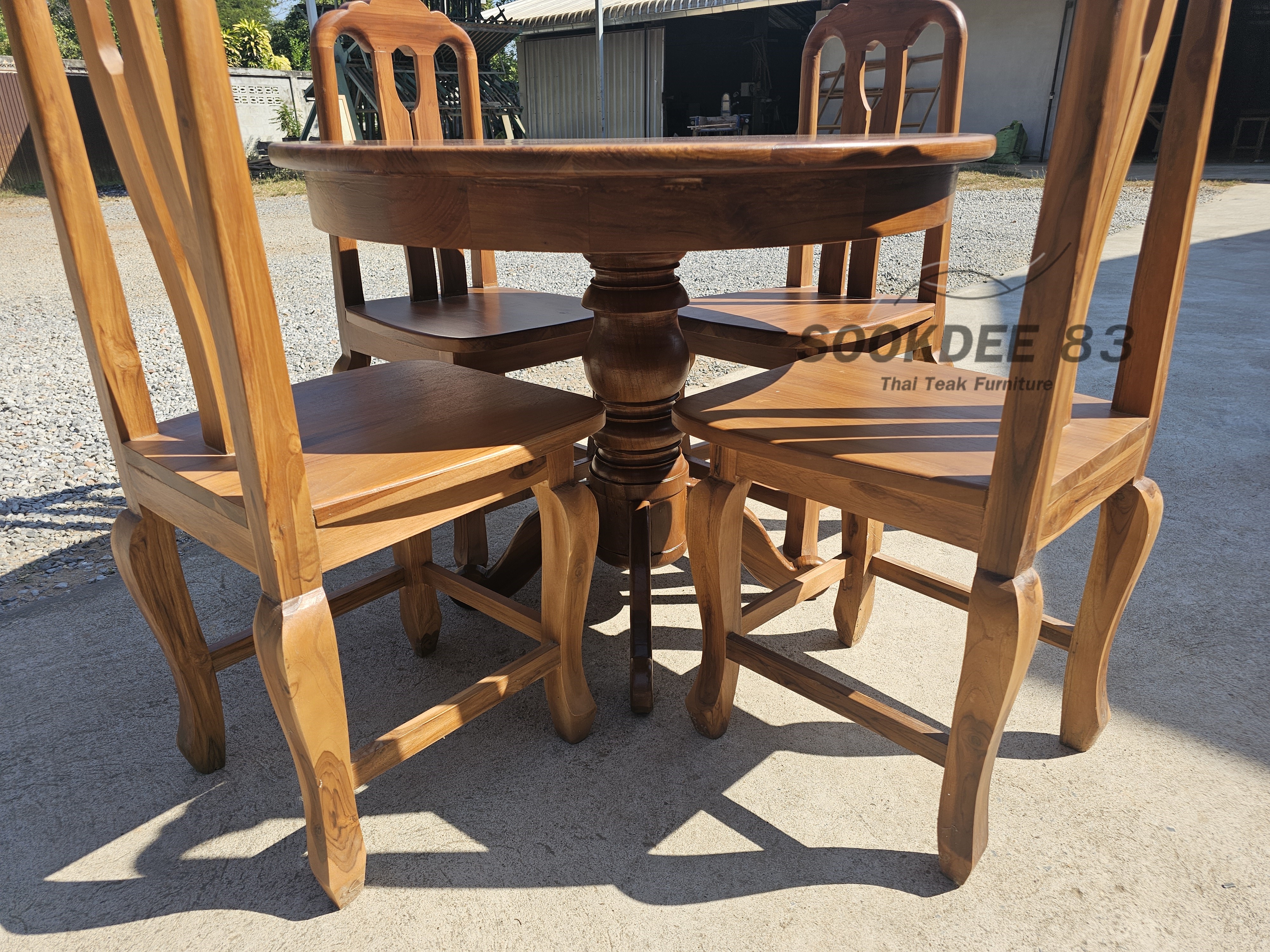 ชุดโต๊ะกินข้าวกลม 1 ม. เก้าอี้สองเอน 4 ตัว