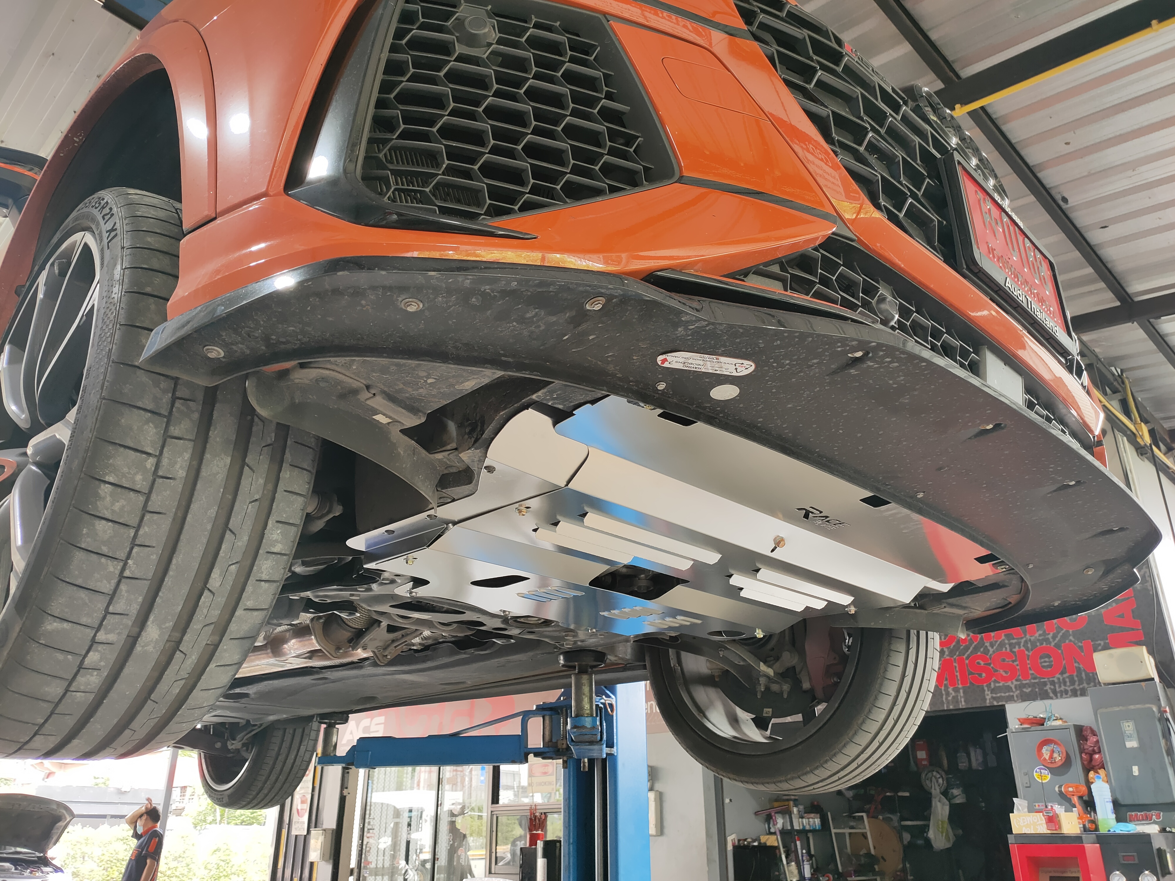 แผ่นปิดใต้ห้องเครื่องอลูมิเนียม Audi RS Q3 Raceplate_Undertray