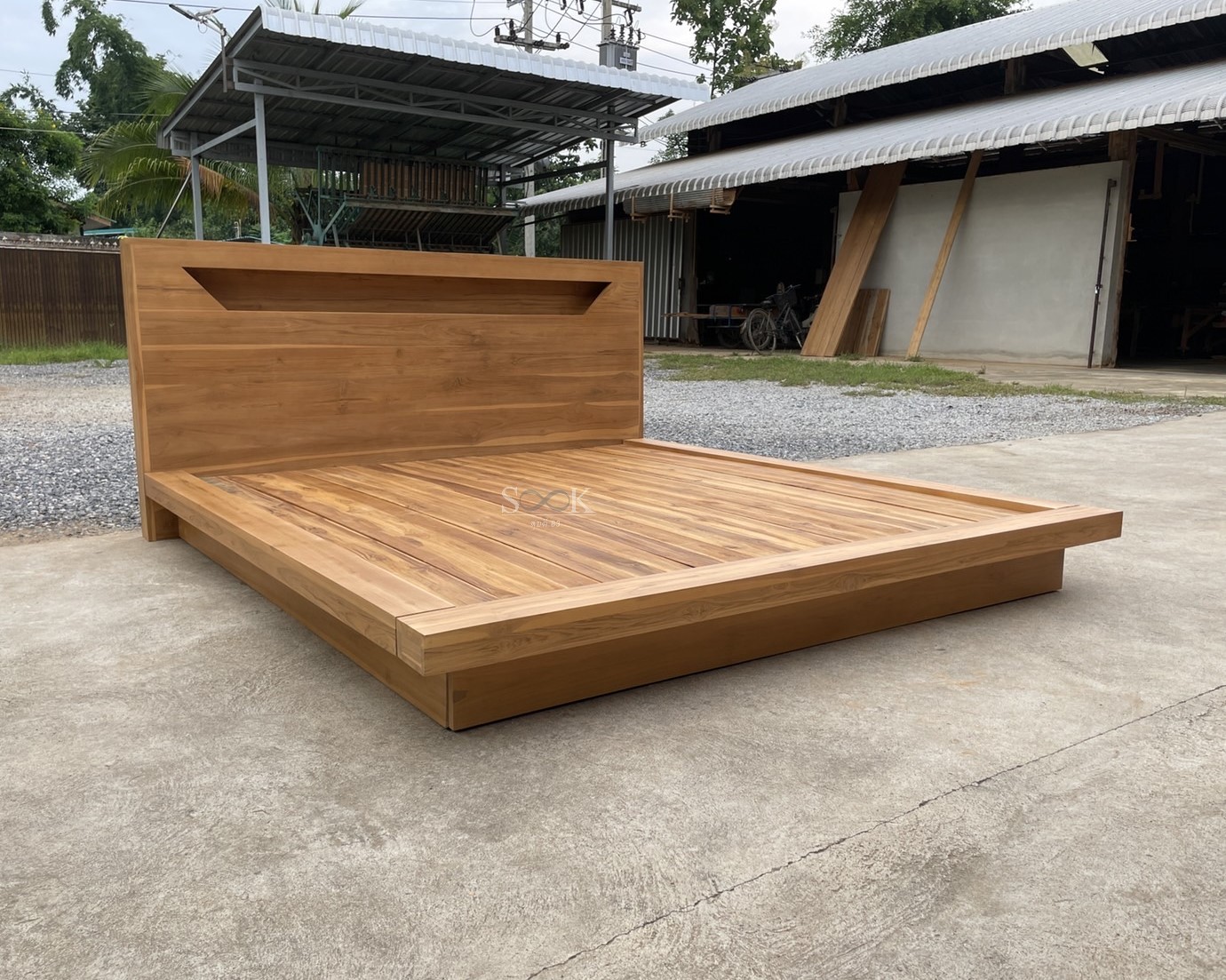 เตียงกล่องมีช่อง พื้นทึบ