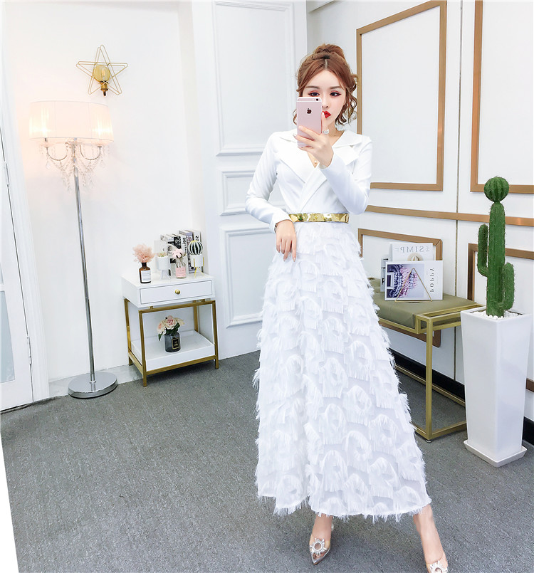 ชุดเดรสสีขาวออกงาน ไซน์คอปกขนาดใหญ่ มีเข็มขัดสีทองเงาๆๆ ให้เหมือนแบบ ส่งฟรี ems