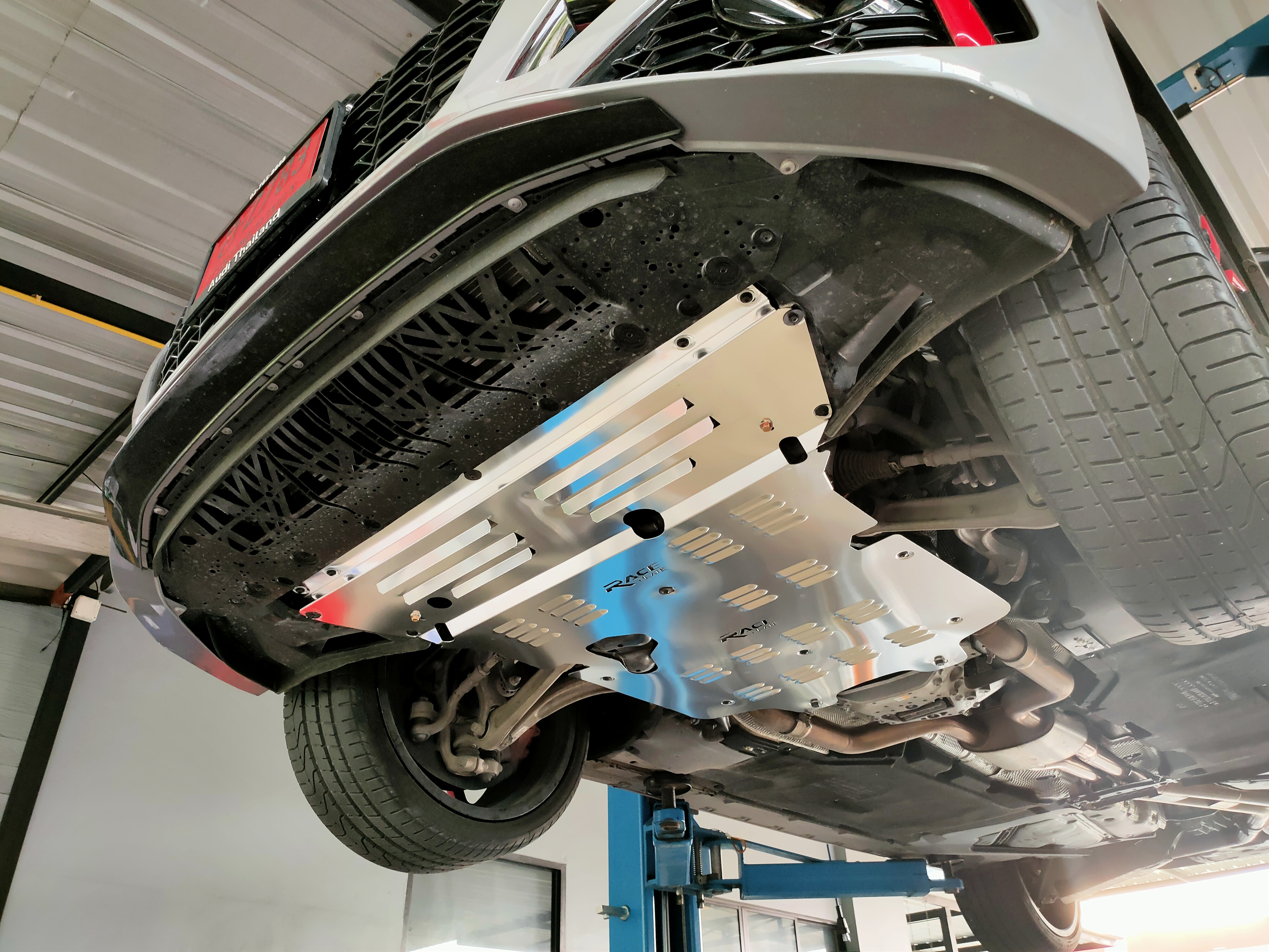 แผ่นปิดใต้ห้องเครื่องอลูมิเนียม Audi A5 2018 Raceplate_Undertray