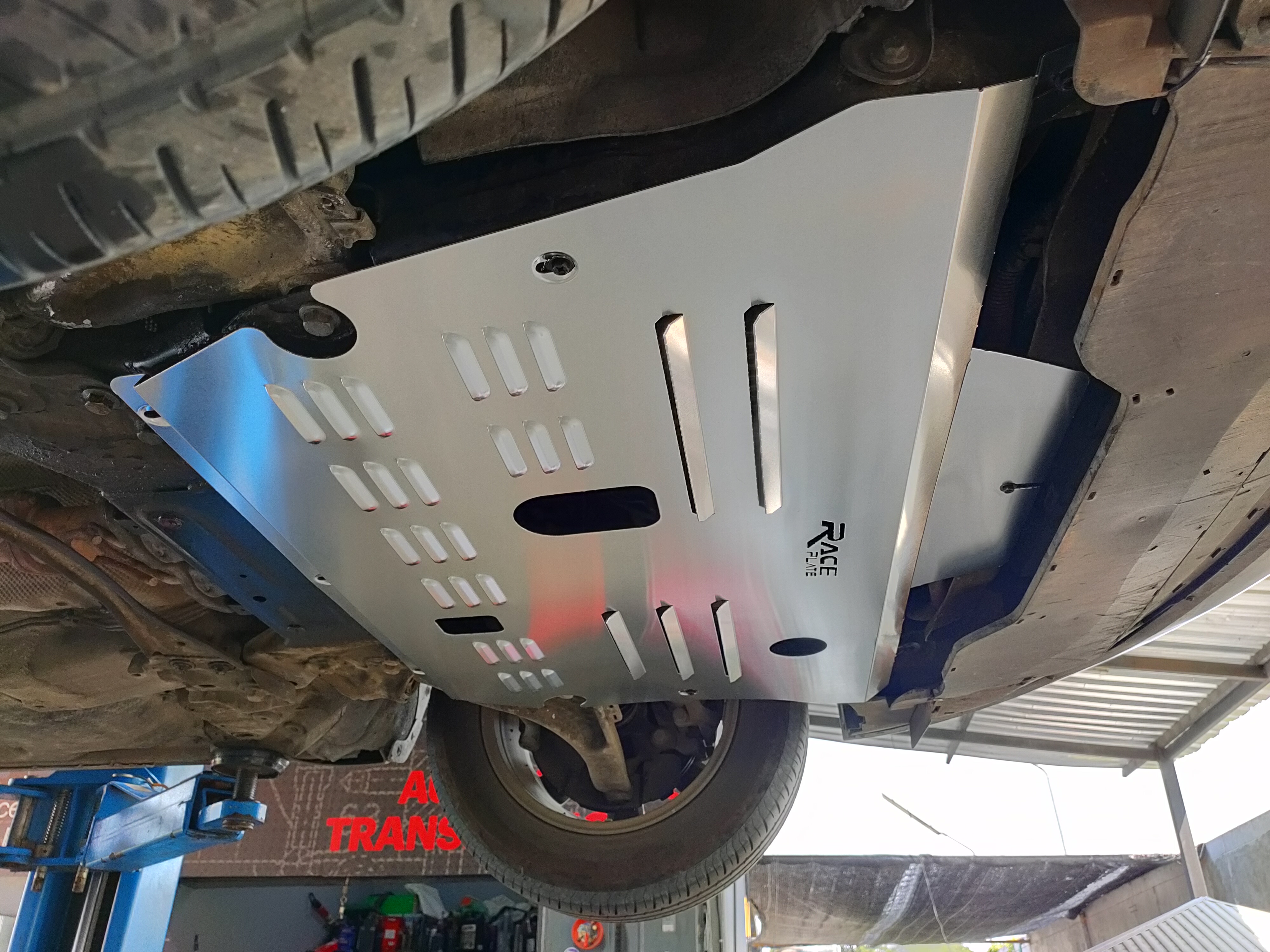 แผ่นปิดใต้ห้องเครื่องอลูมิเนียม Volvo S80 Raceplate_Undertray