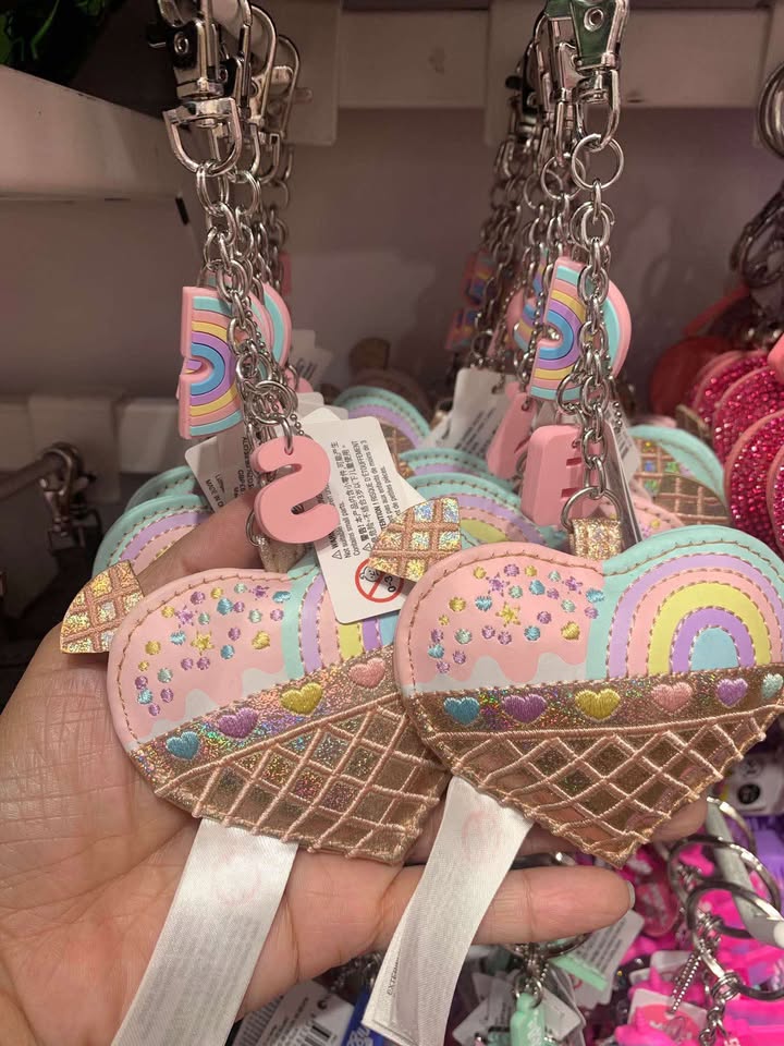 พวงกุญแจ ตัวอักษร Alphabet Smiggle keychain