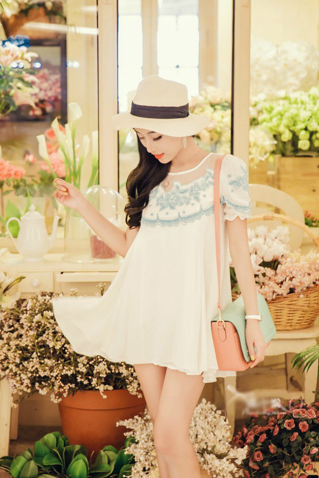 เสื้อตัวยาว หรือ mini dress ผ้าฝ้ายสีขาว ส่งฟรี ems